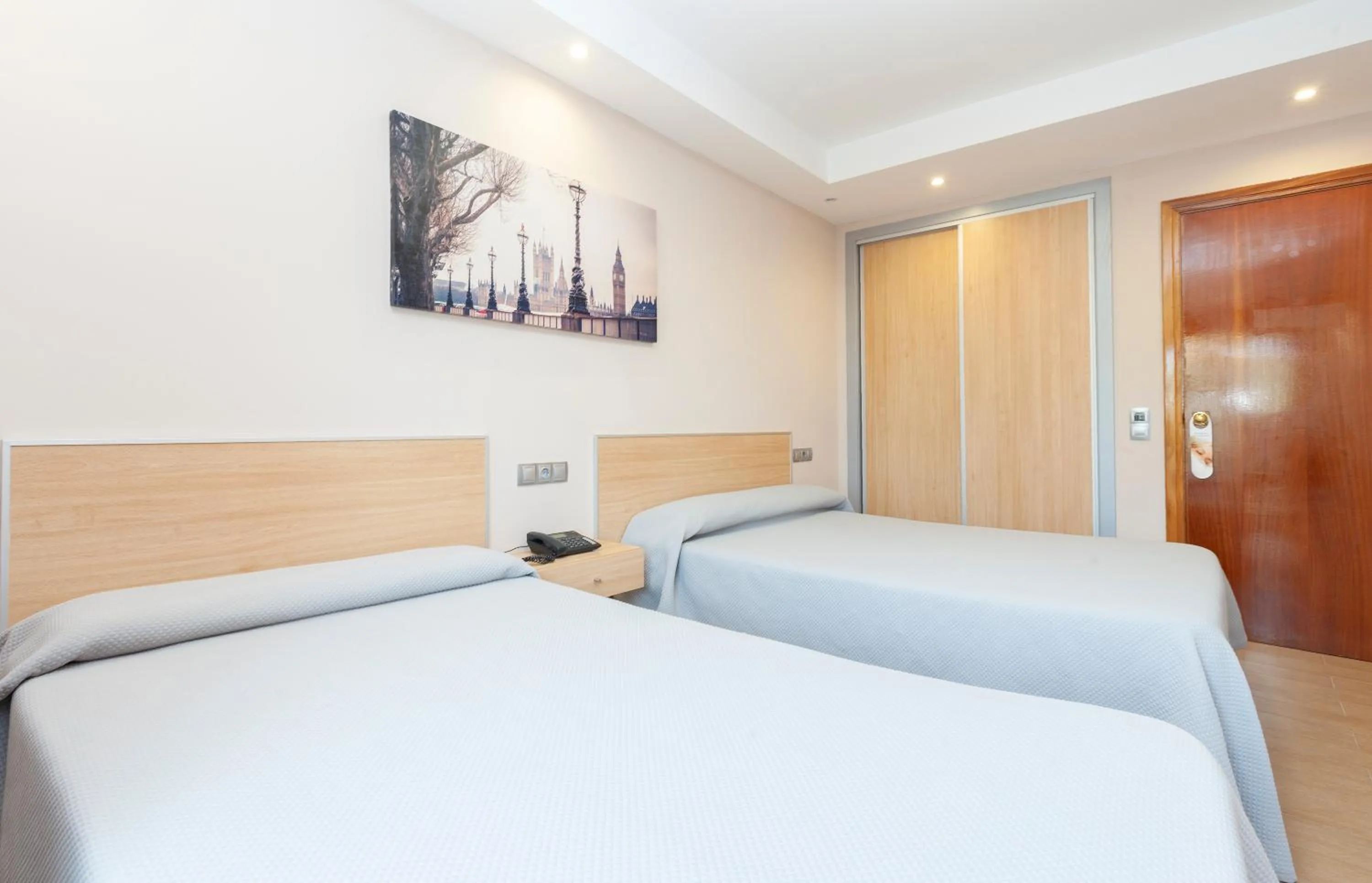 Photo of the whole room, Bed in Hotel Olympia Ronda I