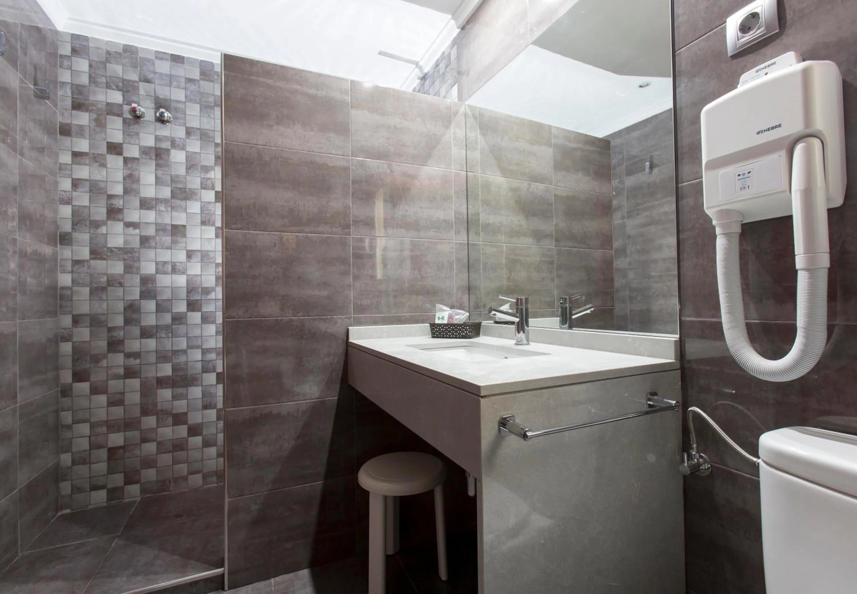 Shower in Hotel Olympia Ronda I