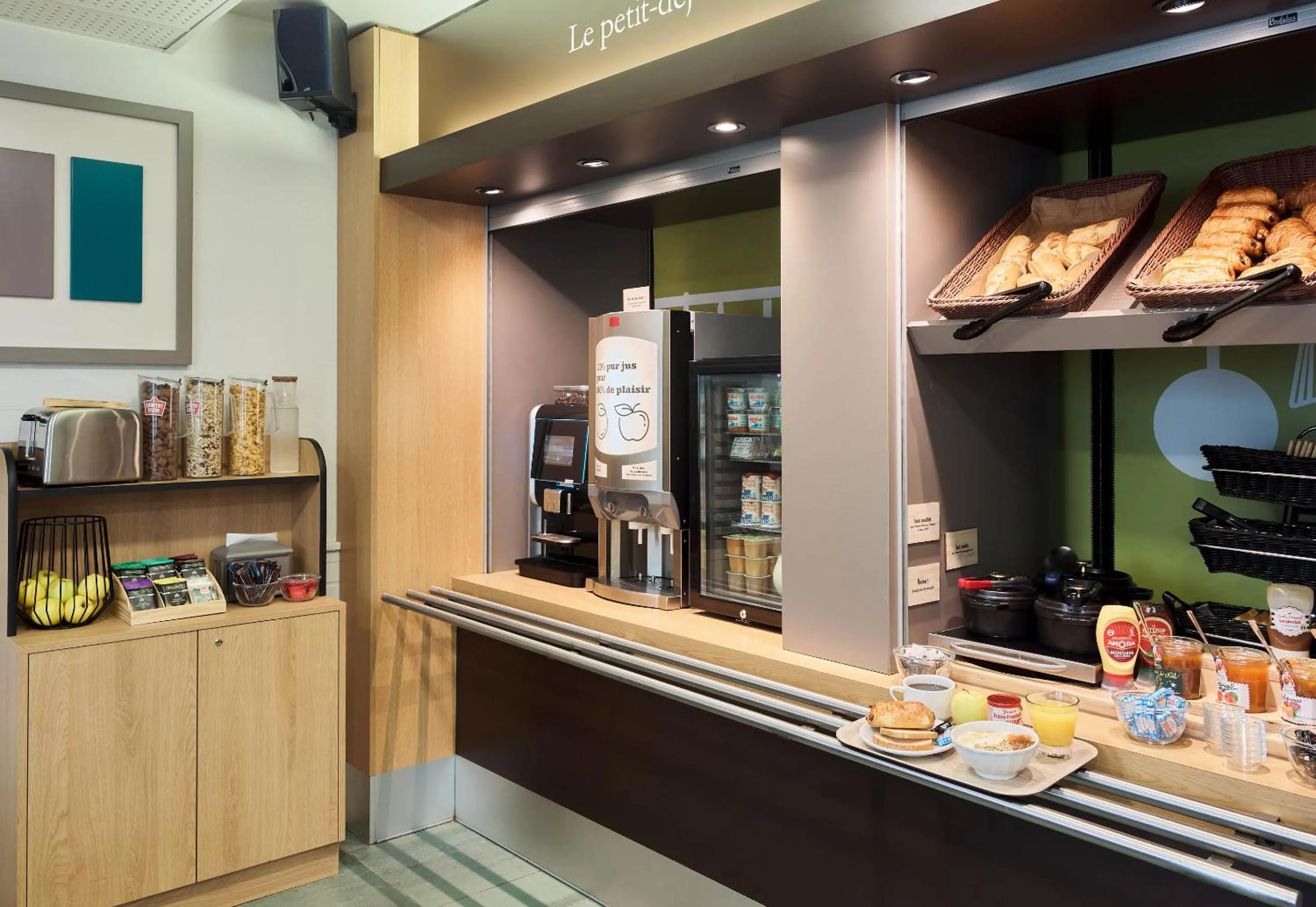 Breakfast in B&B HOTEL Bretigny-sur-Orge