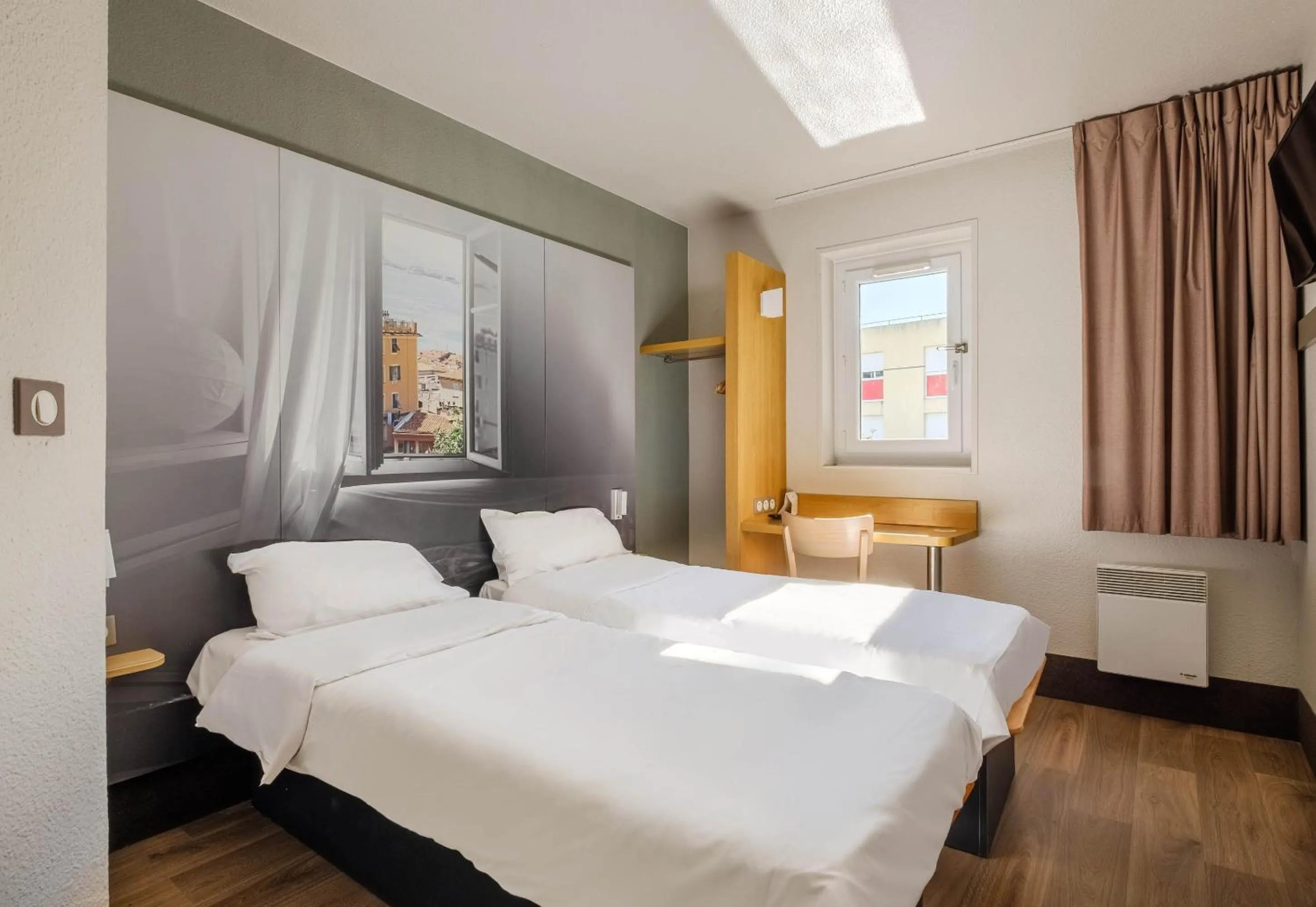 Bedroom, Bed in B&B HOTEL Villeneuve Loubet Plage