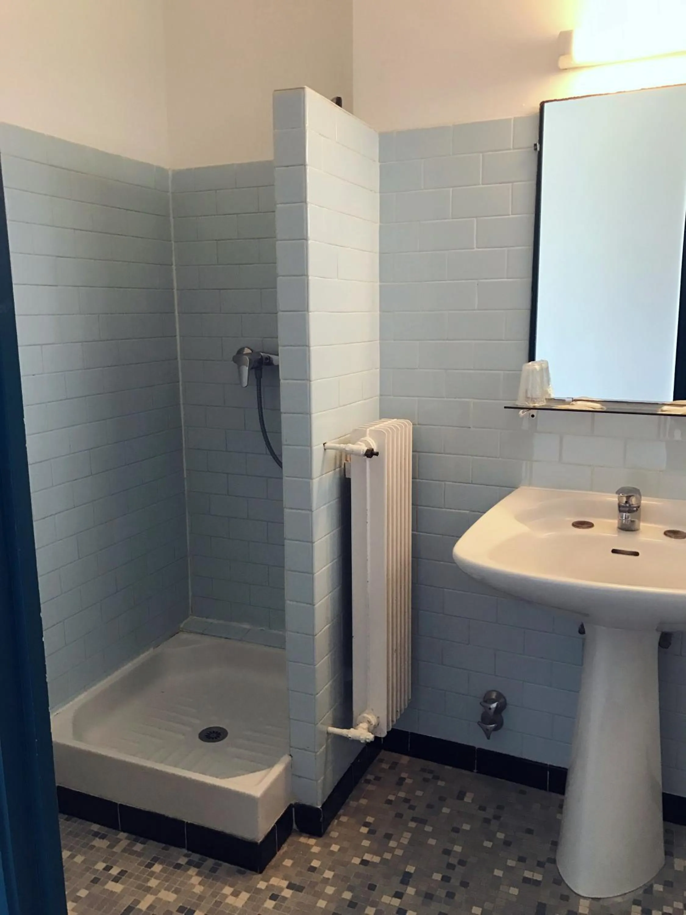 Shower in Hotel la Parata