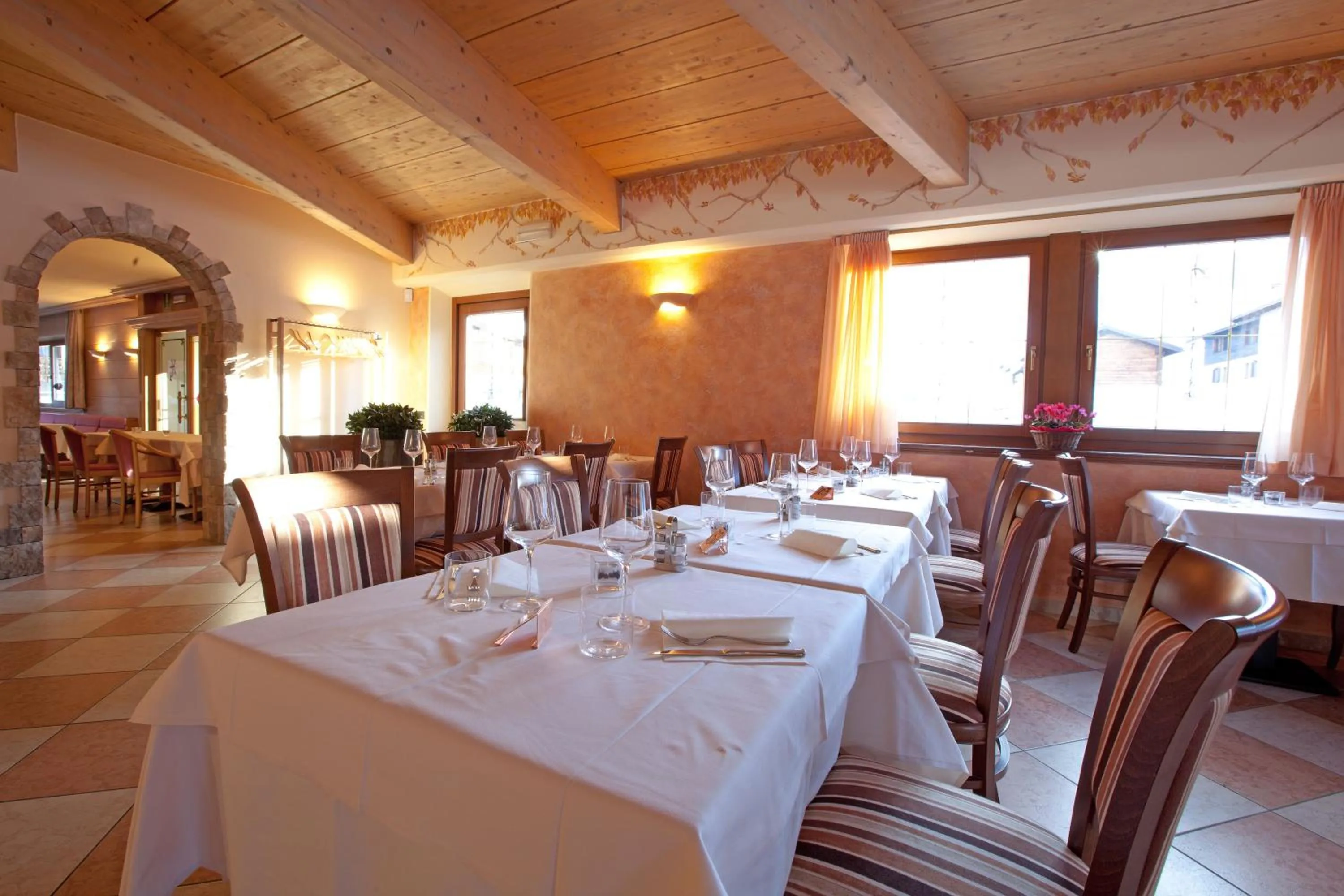 Restaurant/places to eat in Hotel Angelica