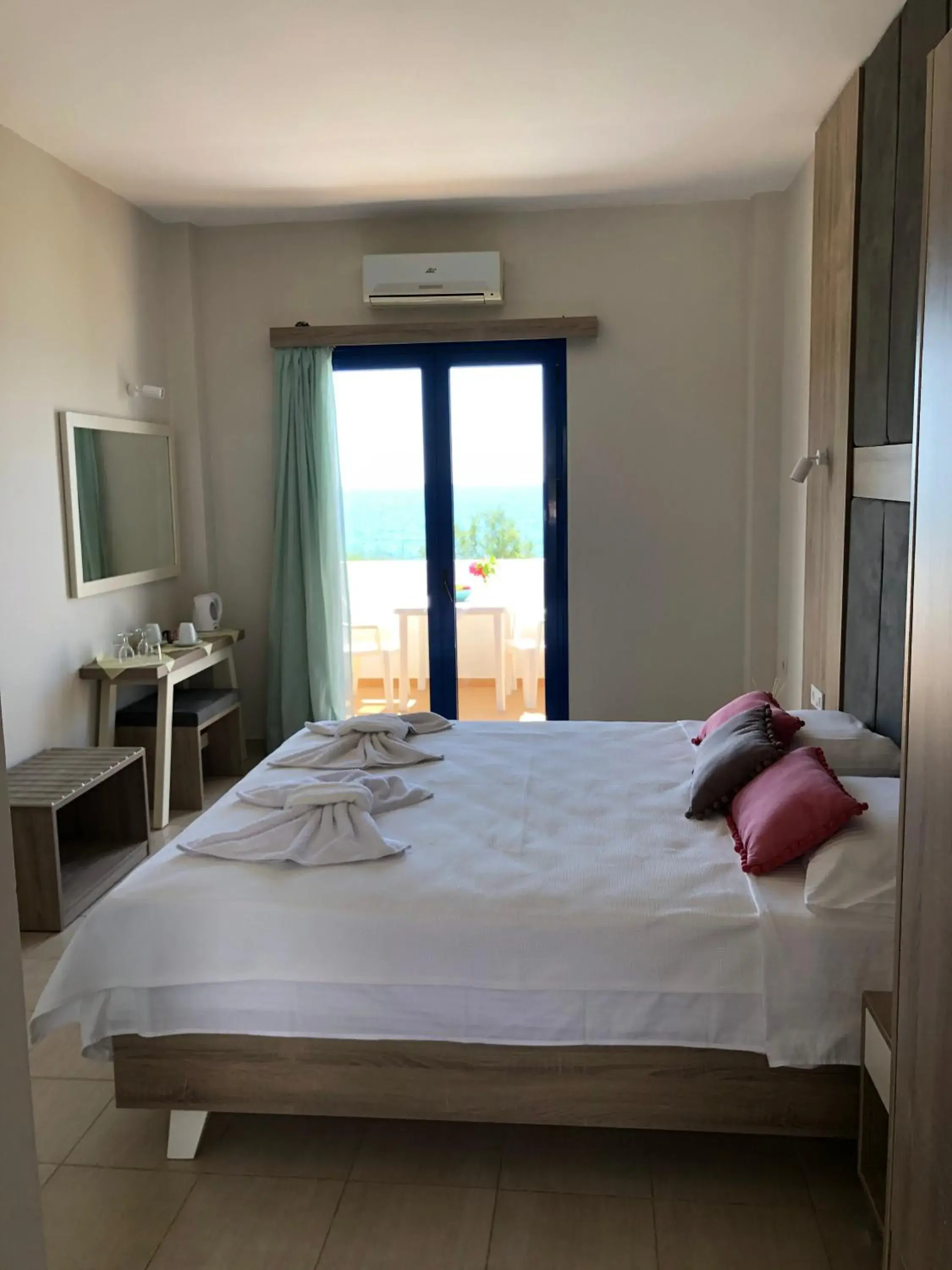 Deluxe Double Room with Balcony and Sea View in Taverna Akrogiali Deluxe Double Room with Balcony and Sea View in Taverna Akrogiali
