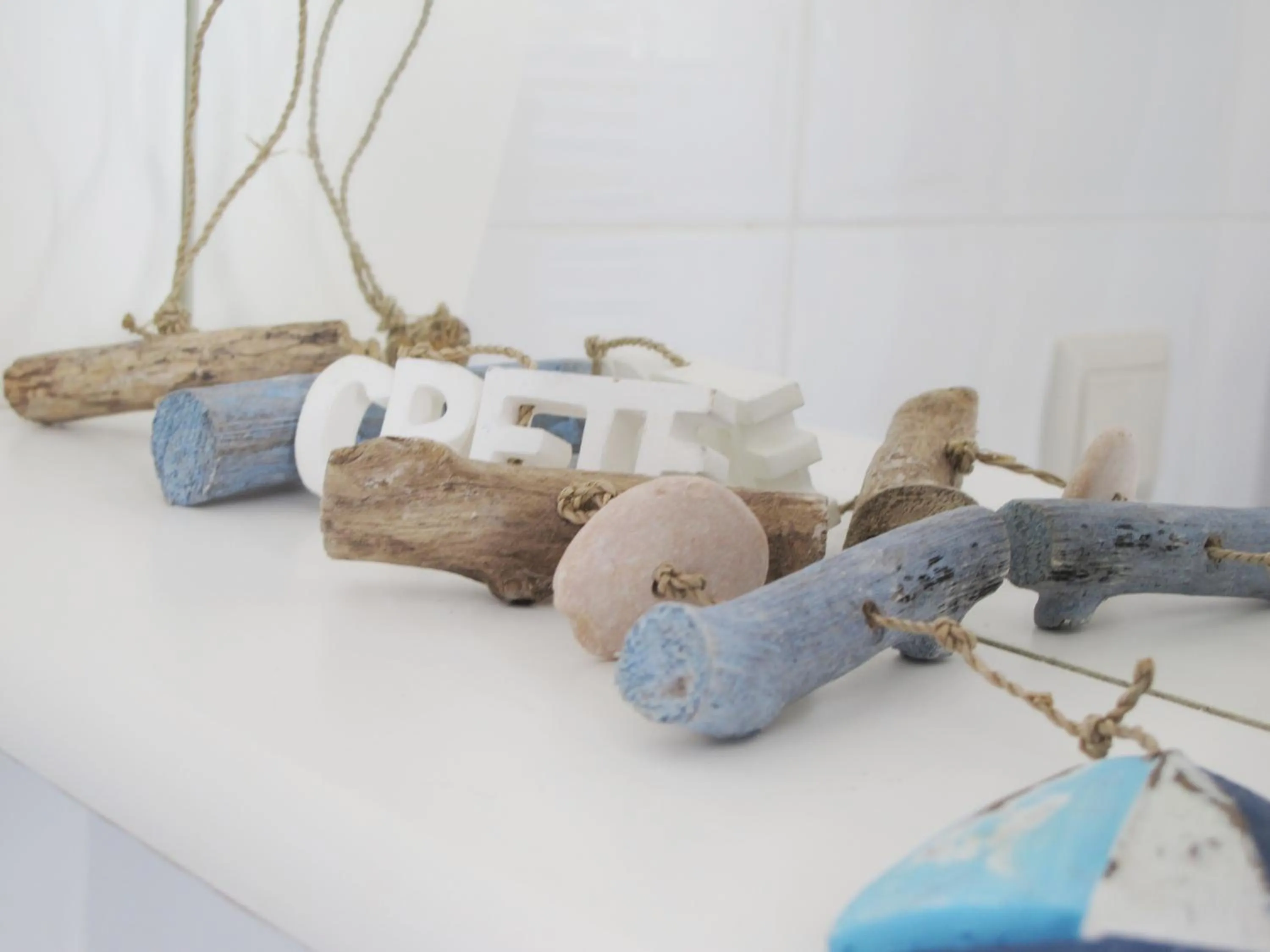 Decorative detail in Taverna Akrogiali