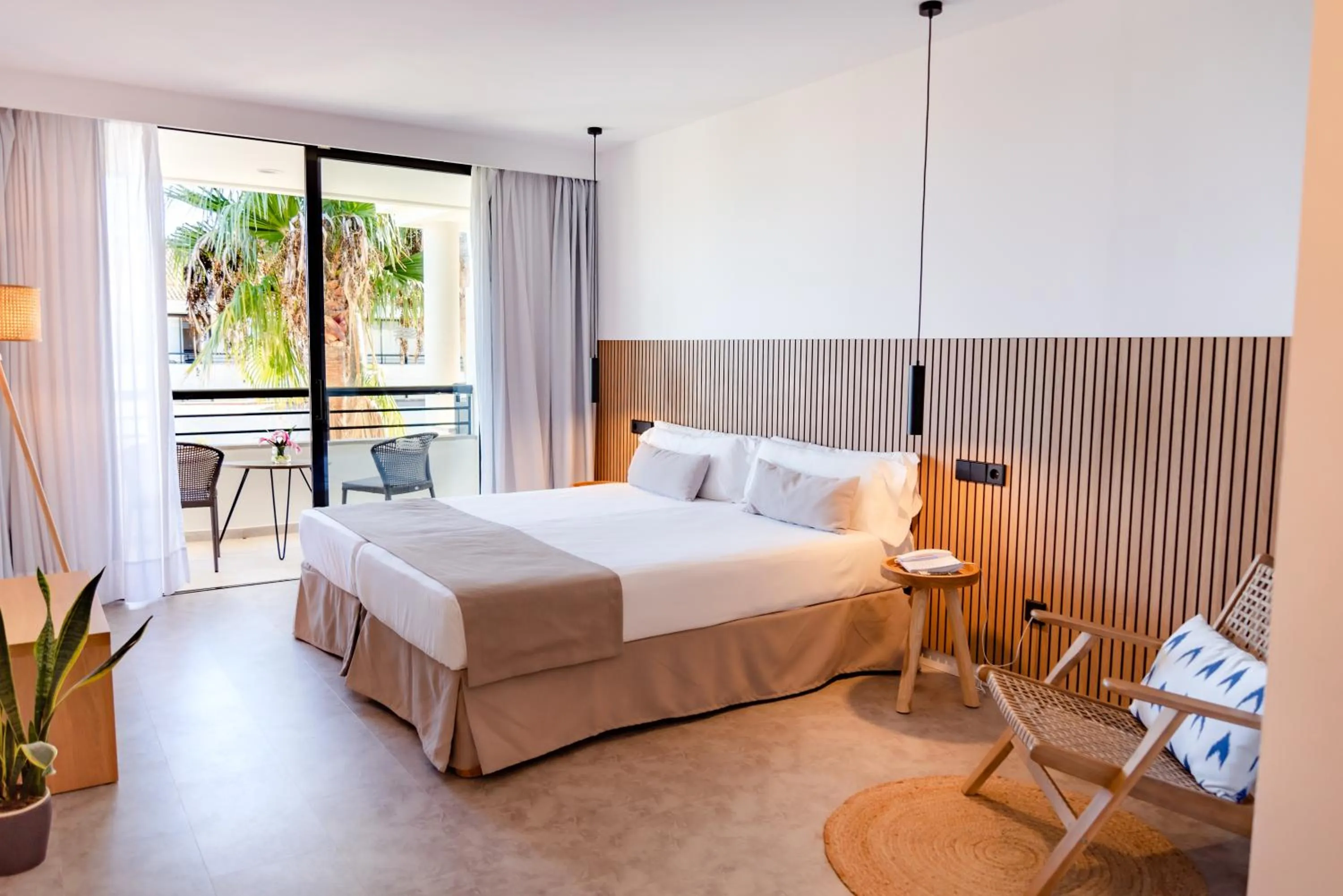 Bedroom, Bed in Hotel Bahia Pollensa