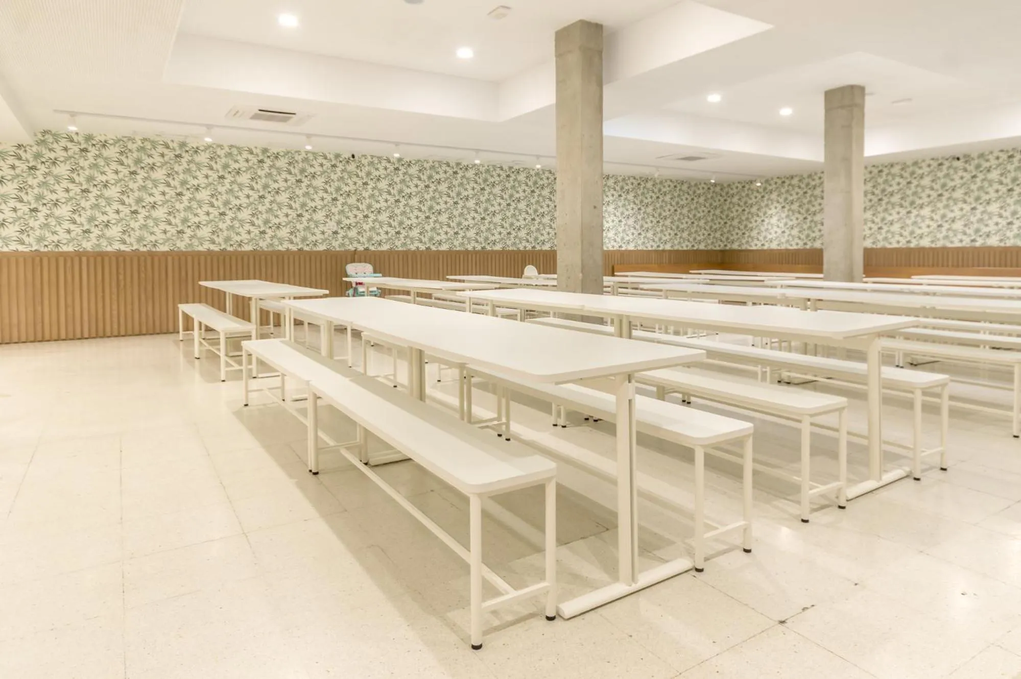 Dining area in Hostal Welcome