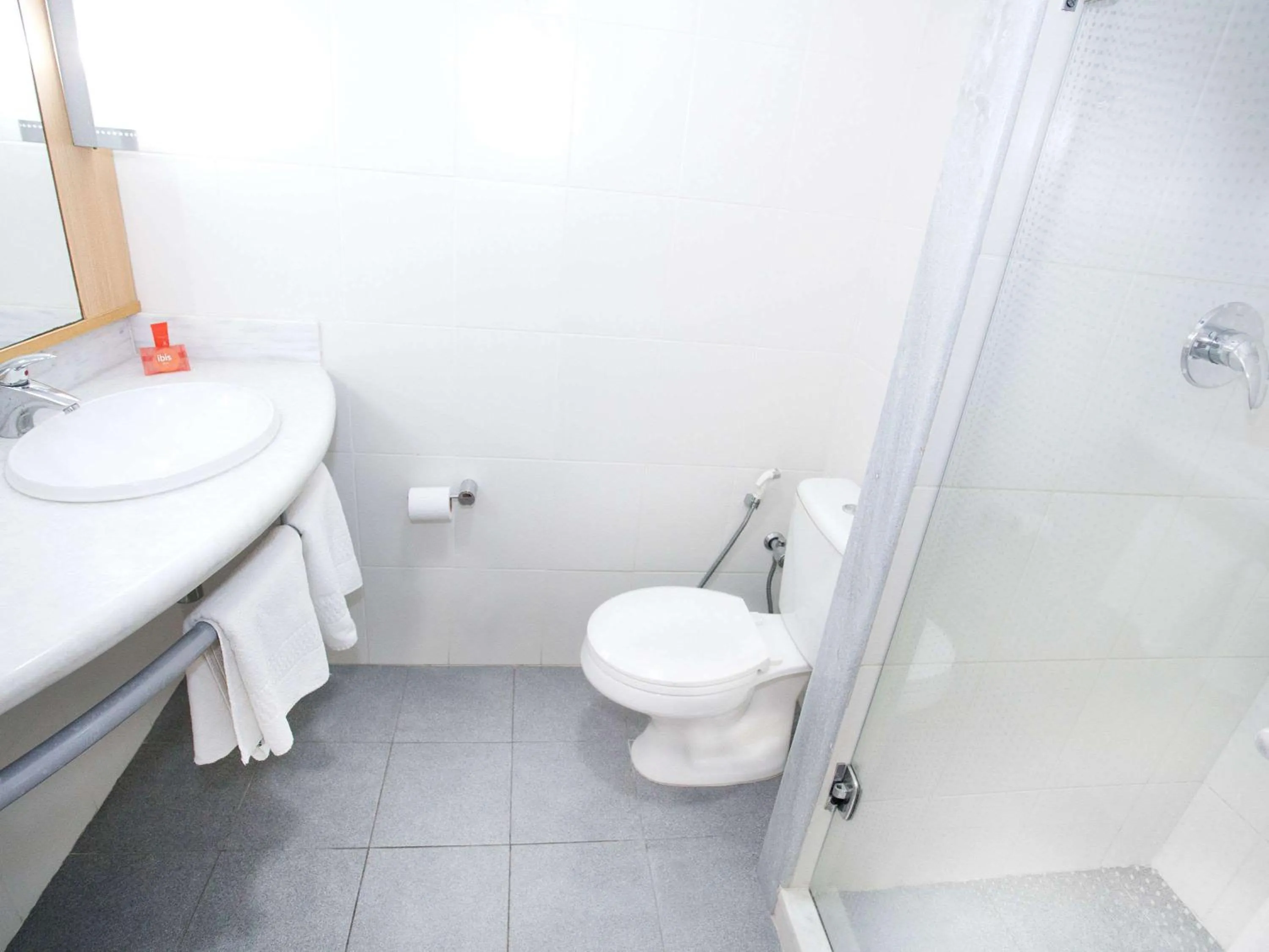 Photo of the whole room in ibis Feira de Santana