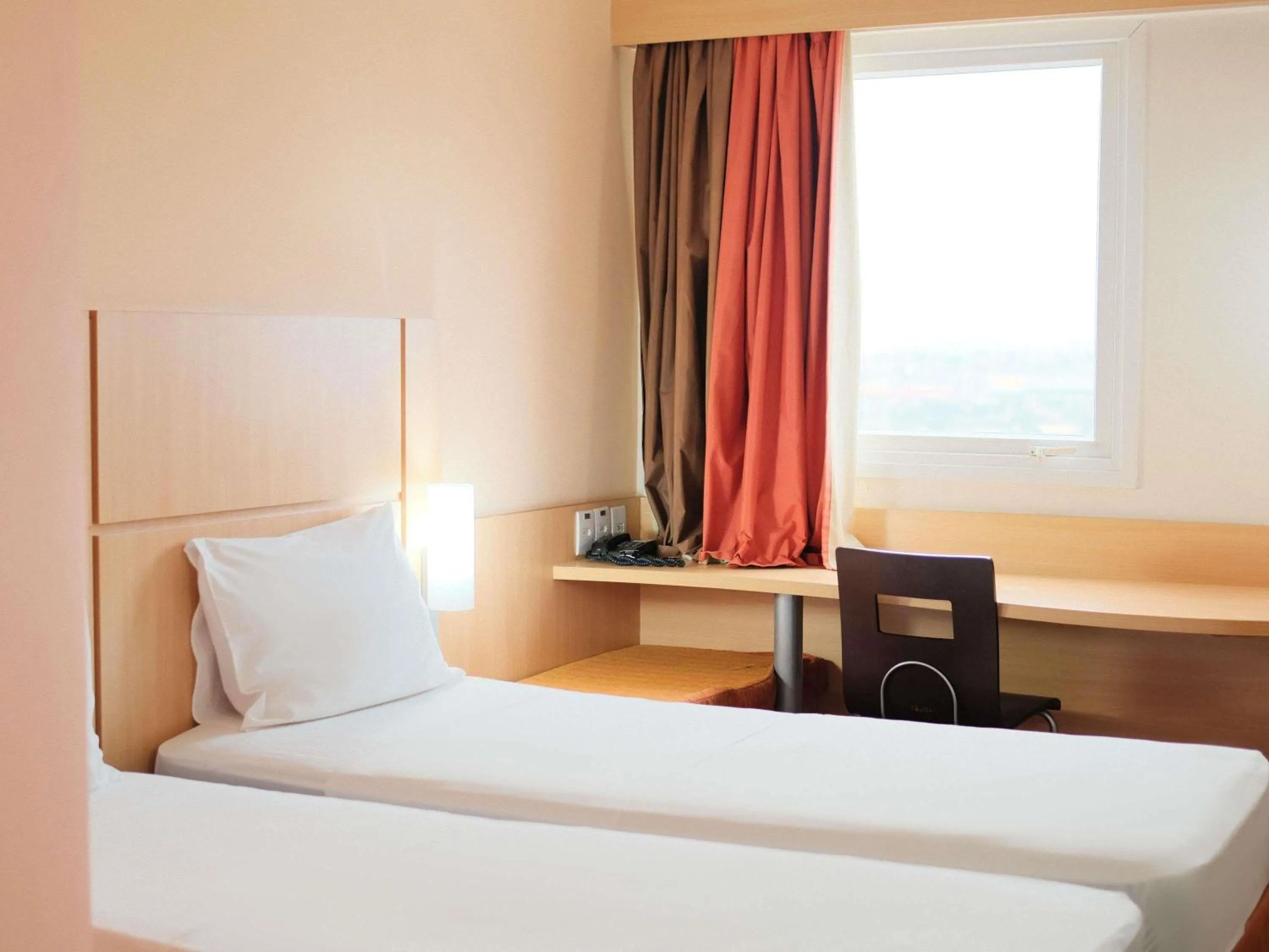 Bedroom, Bed in ibis Feira de Santana