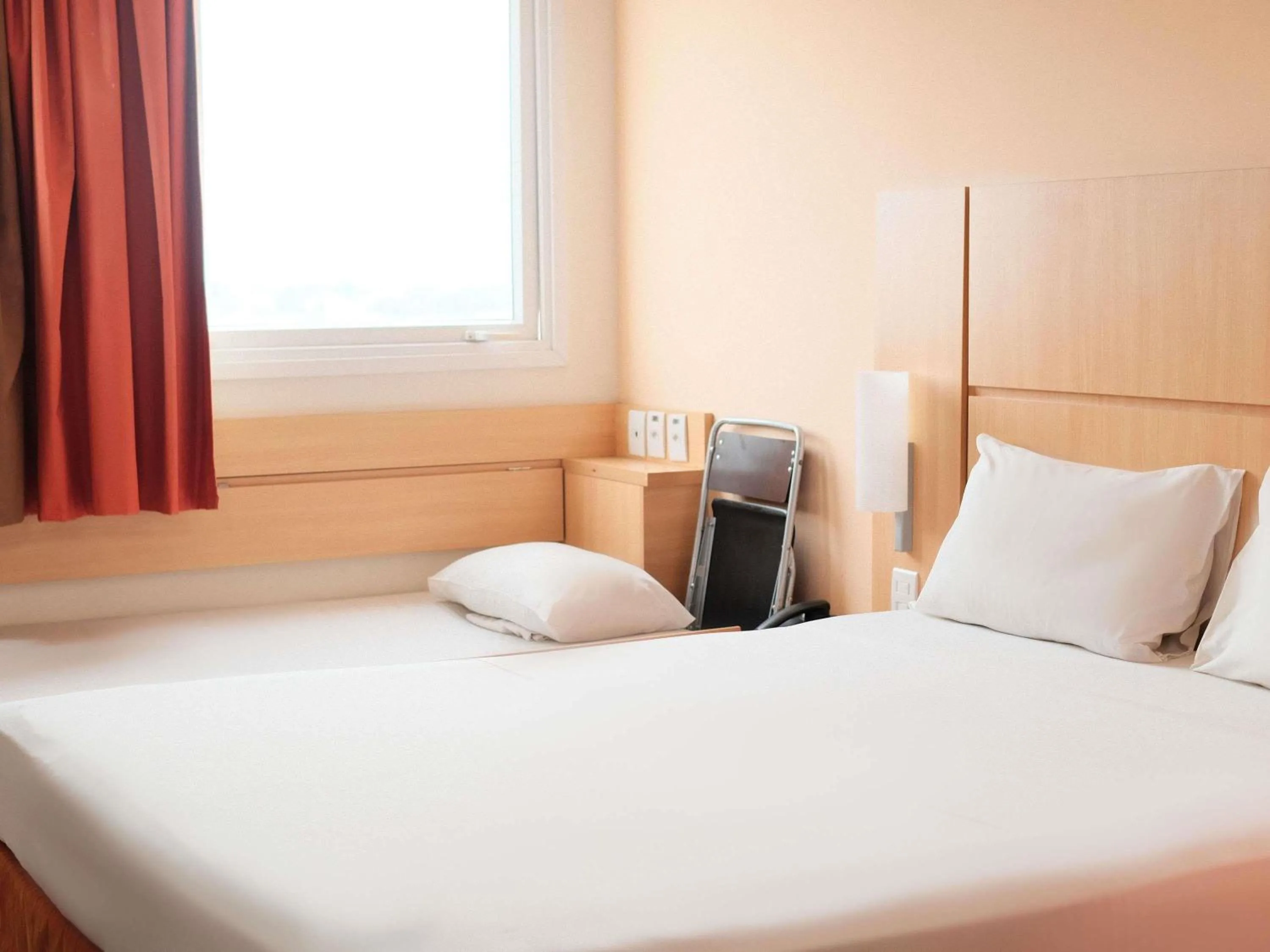 Bedroom, Bed in ibis Feira de Santana