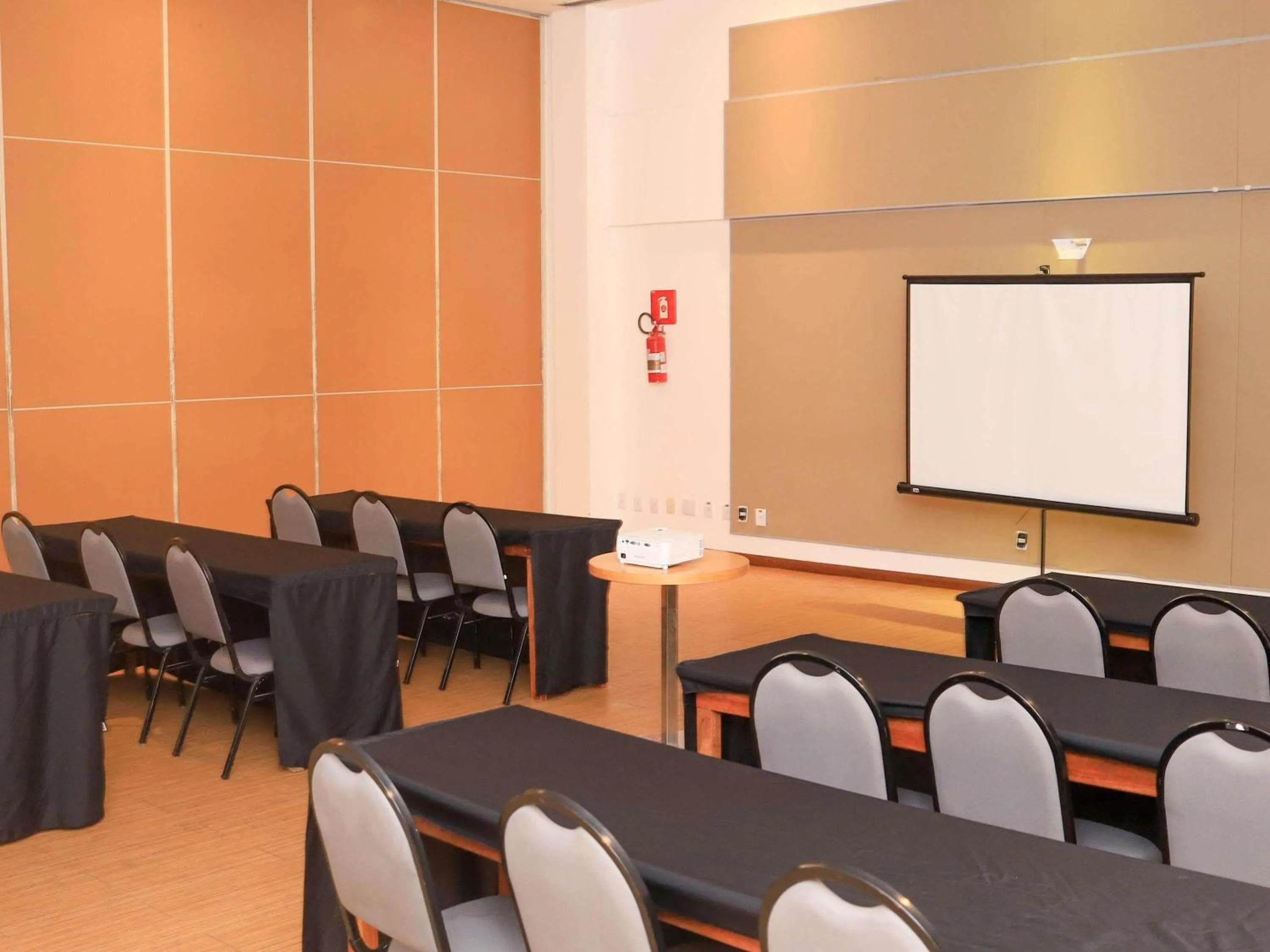 Meeting/conference room in ibis Feira de Santana