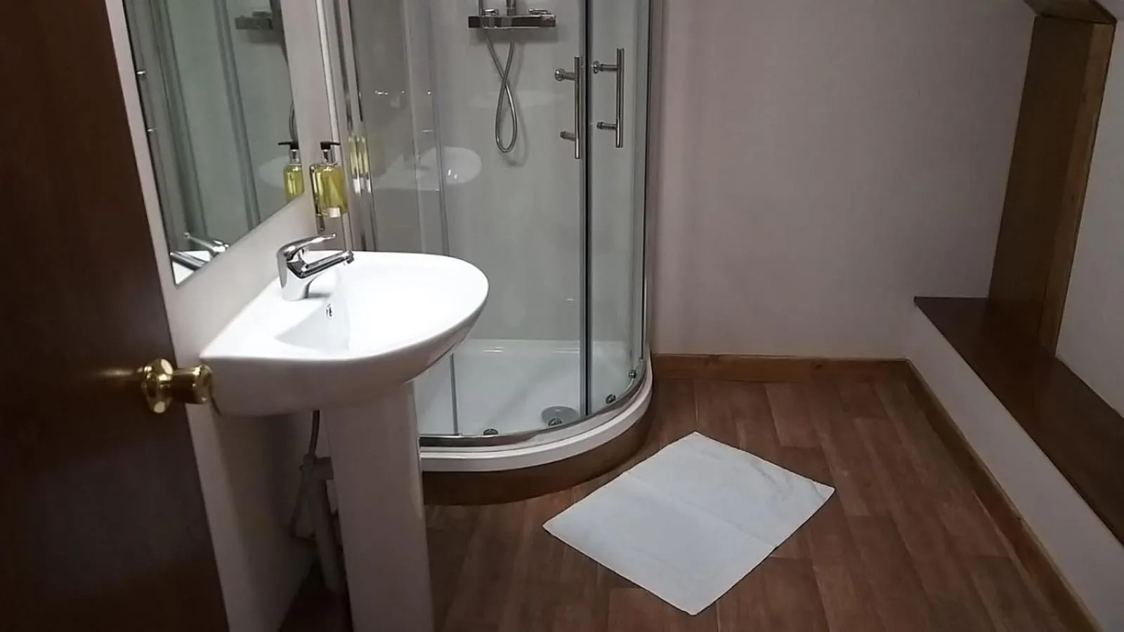 Shower in Bonkle House