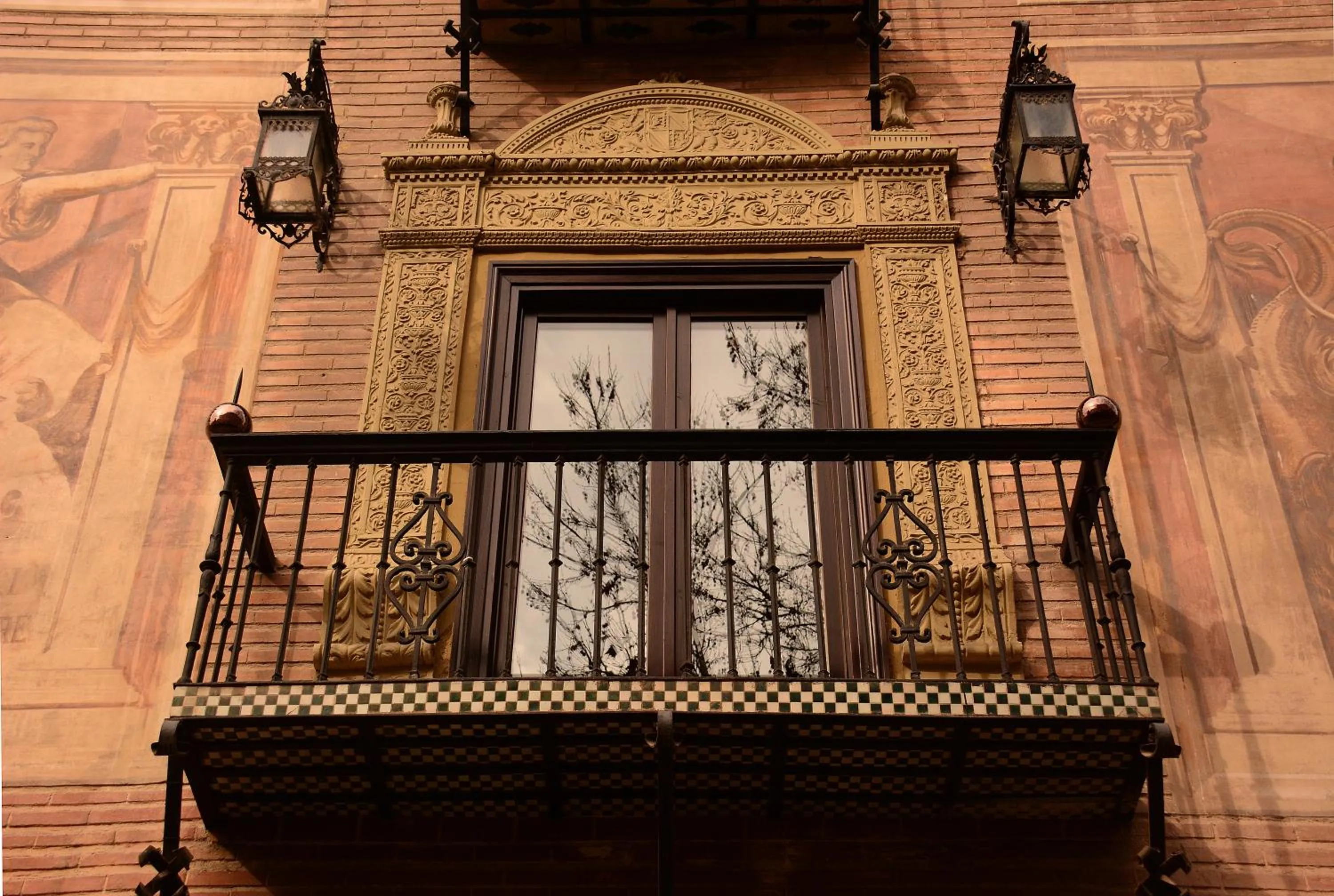 Facade/entrance in El Ladrón De Agua Palacete