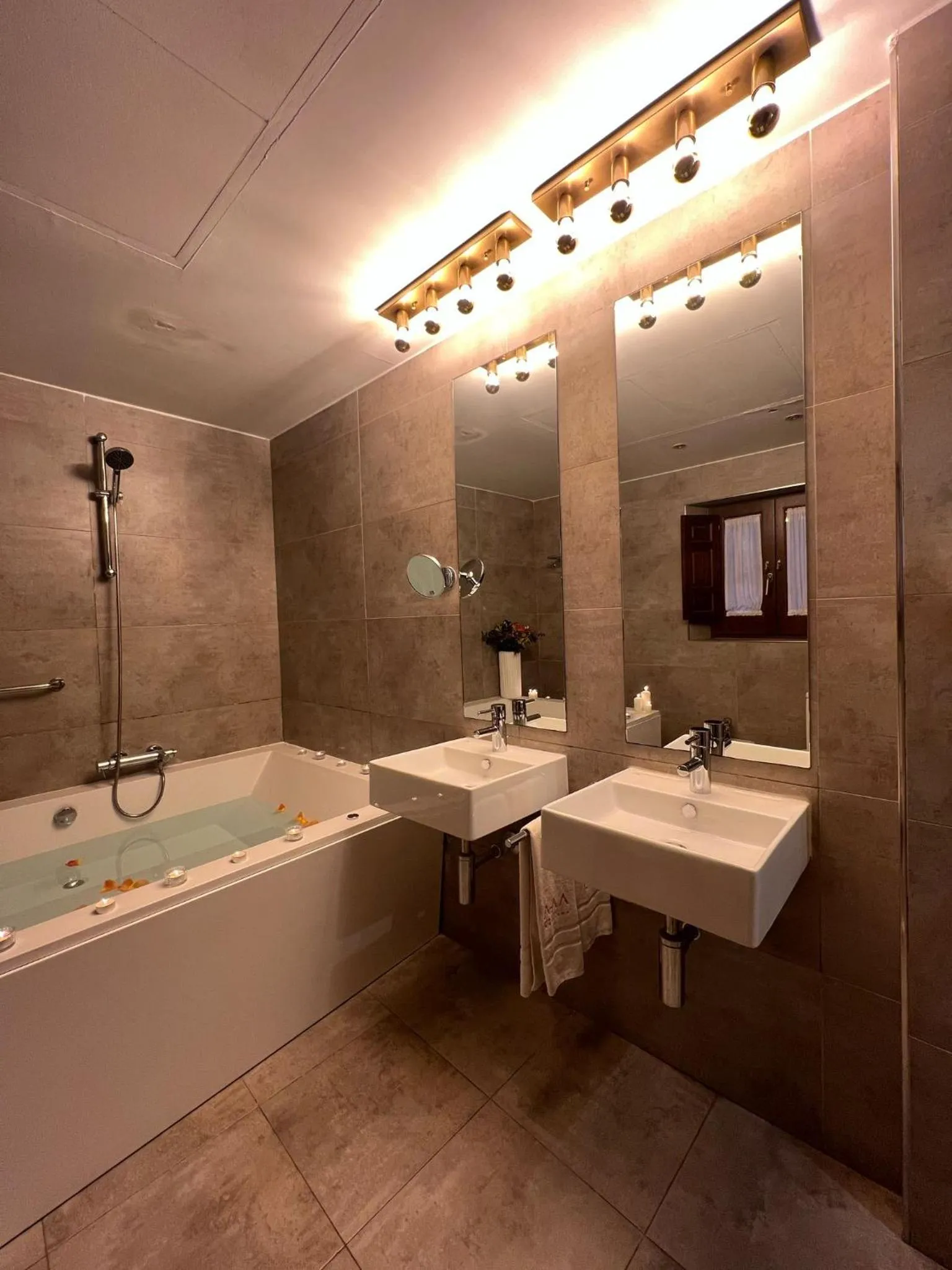 Gar Anat Hotel Boutique