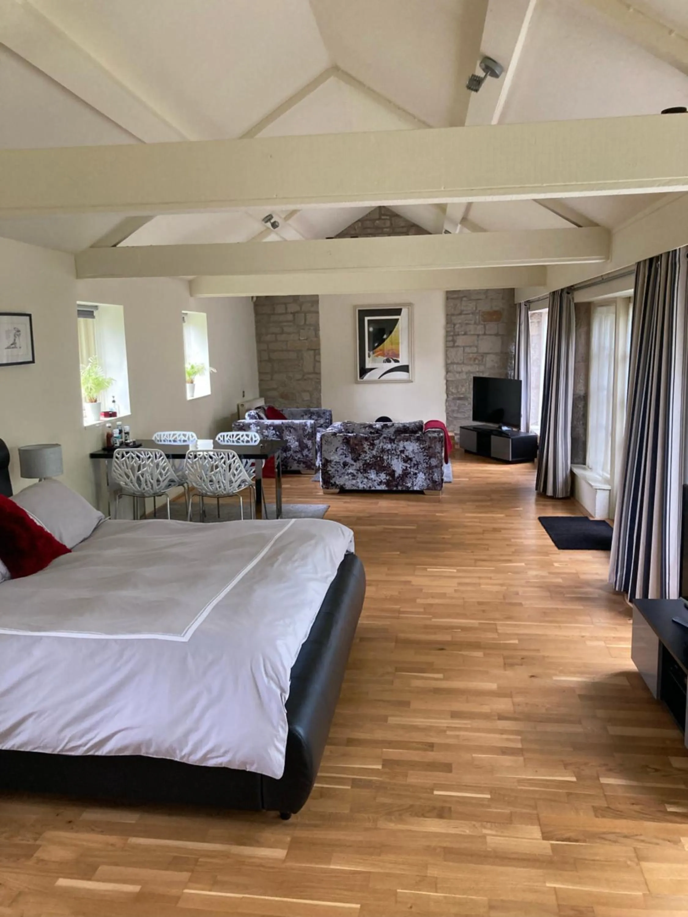 Bedroom, Bed in Hemples Lodge