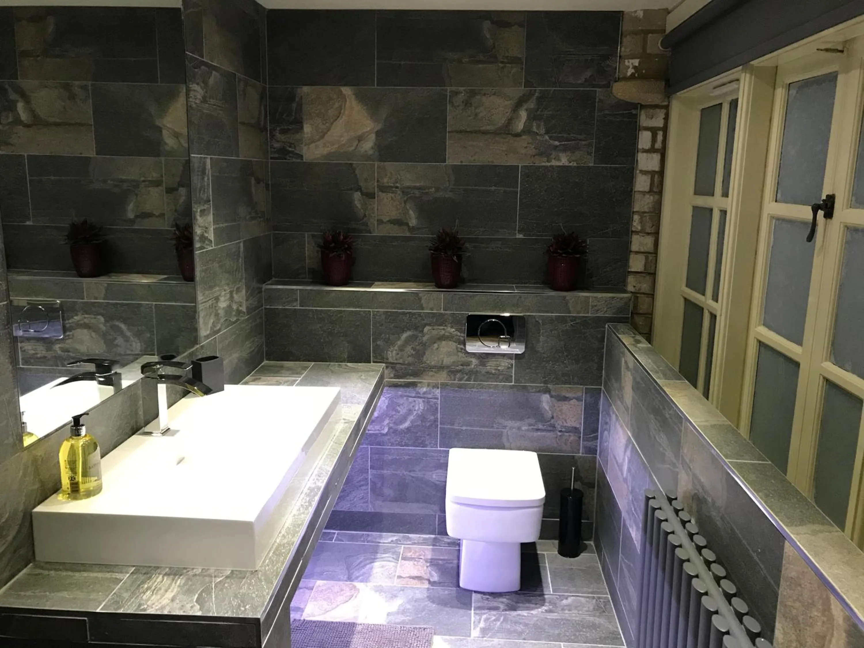 Bathroom in Hemples Lodge