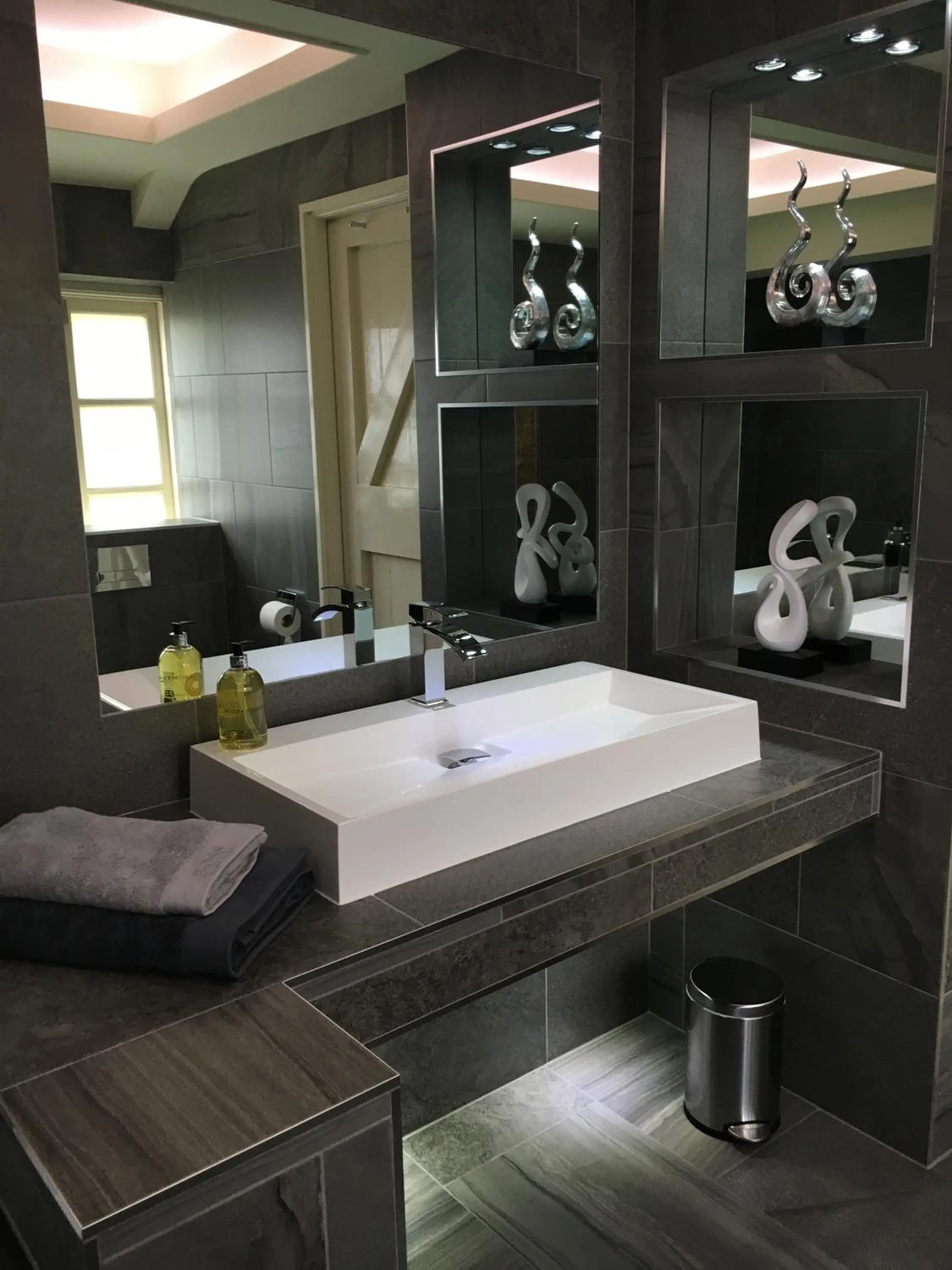 Bathroom in Hemples Lodge