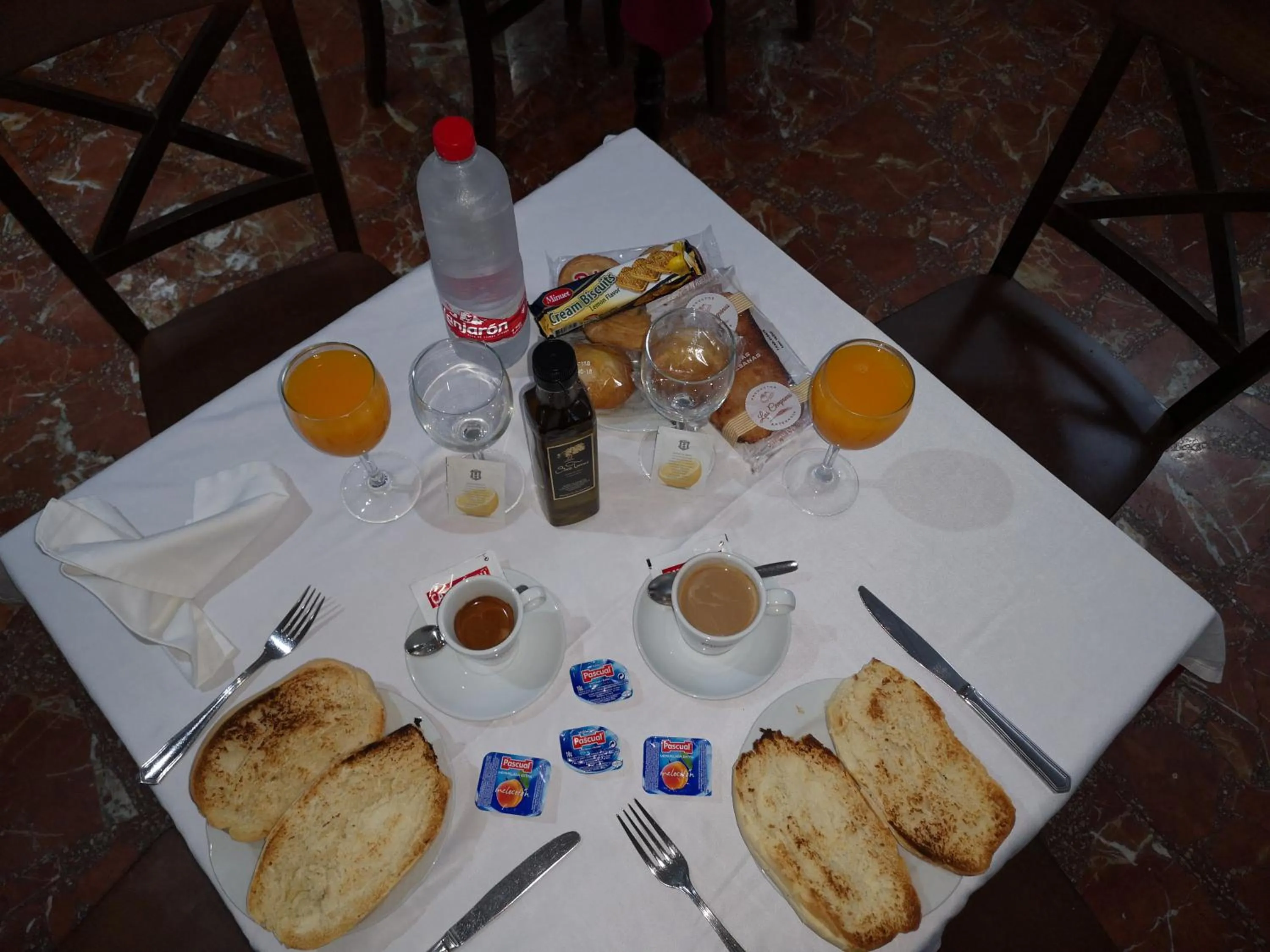 Continental breakfast in Hotel Santa Ana