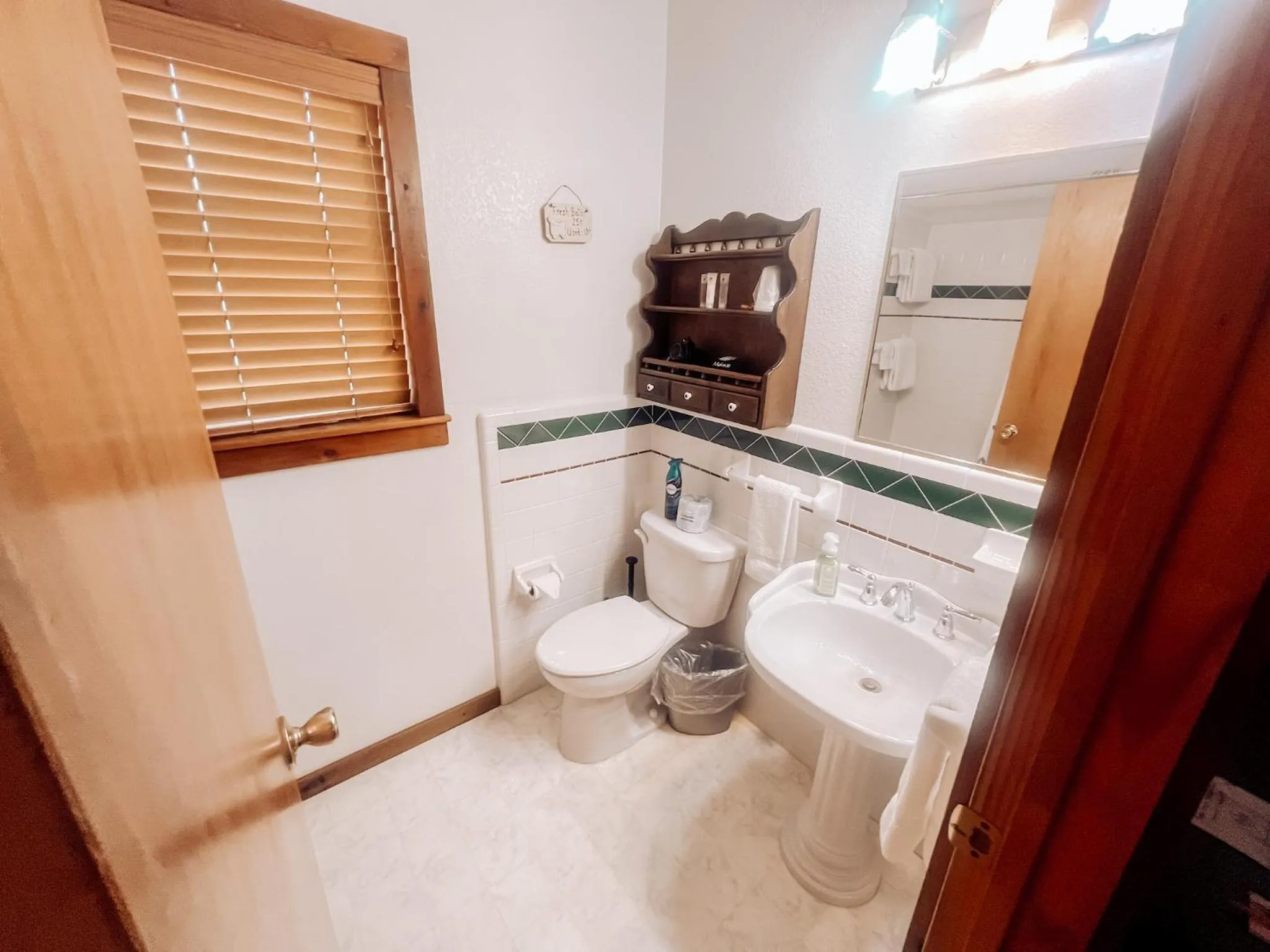 Toilet in Gruene Cottages