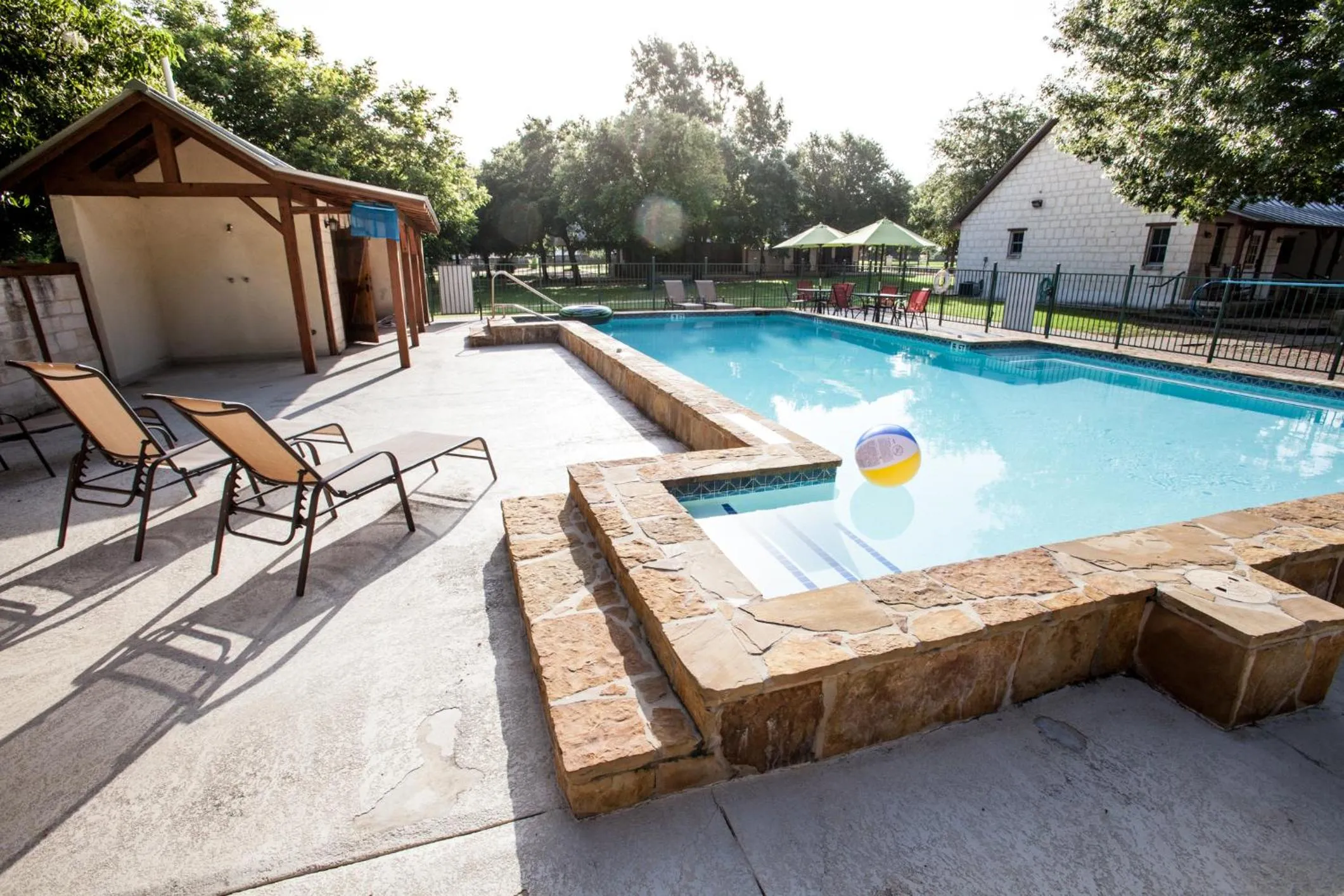 Swimming pool in Gruene Cottages