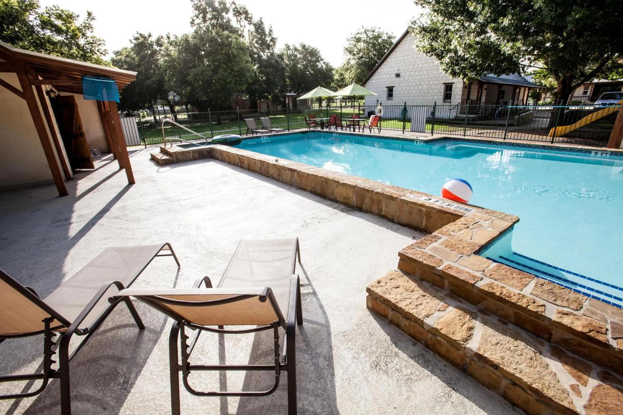 Swimming pool in Gruene Cottages