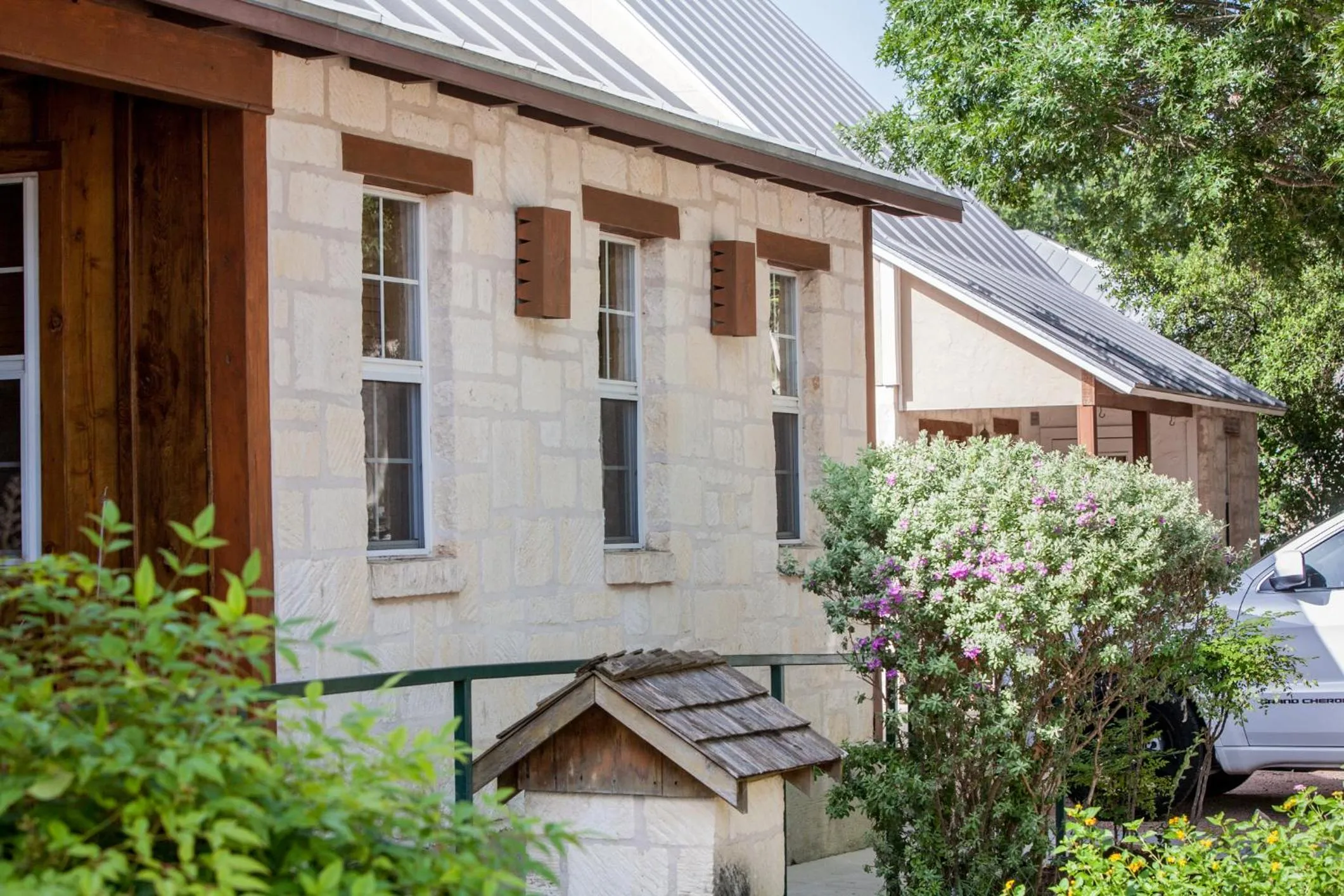Property building in Gruene Cottages
