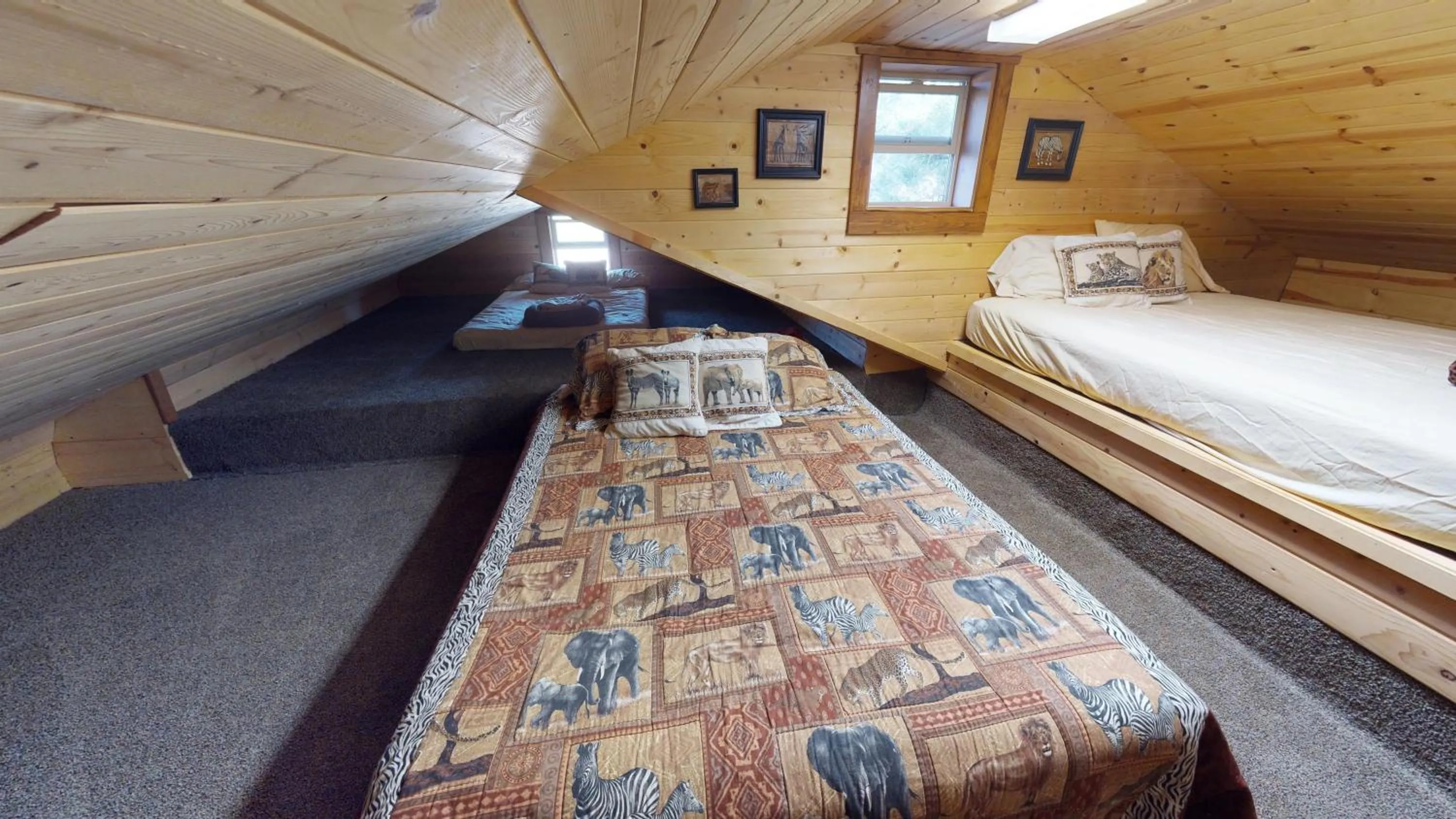 Bedroom, Bed in Long View Cabin, Breakfast Deck overlooking the Canyon!