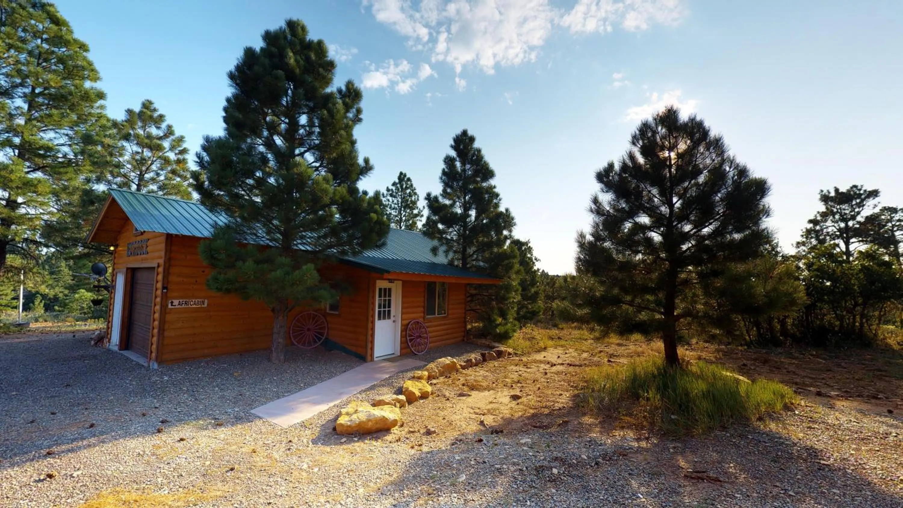 Facade/entrance in Long View Cabin, Breakfast Deck overlooking the Canyon!
