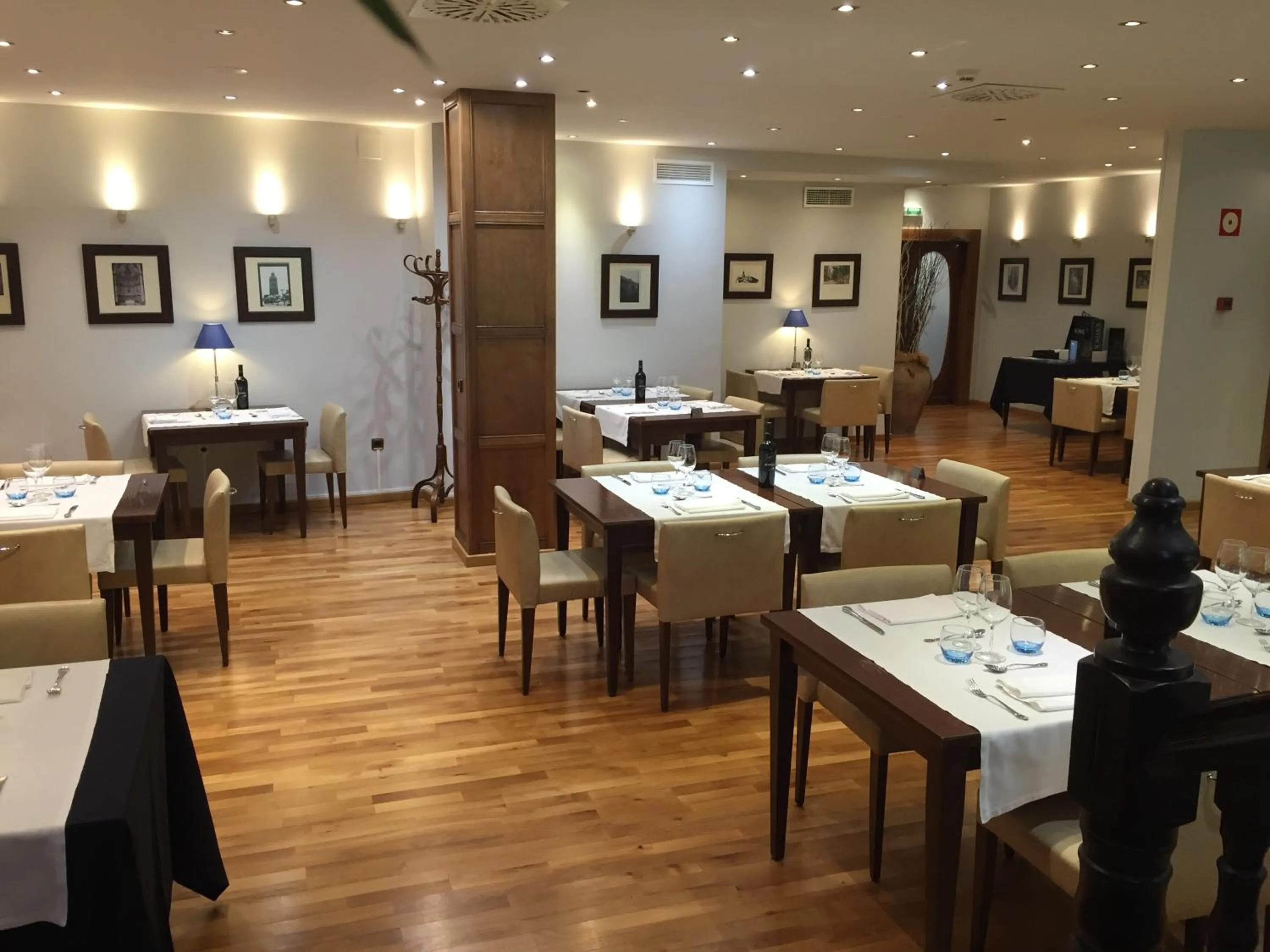 Restaurant/places to eat in Gran Hotel Ciudad de Barbastro