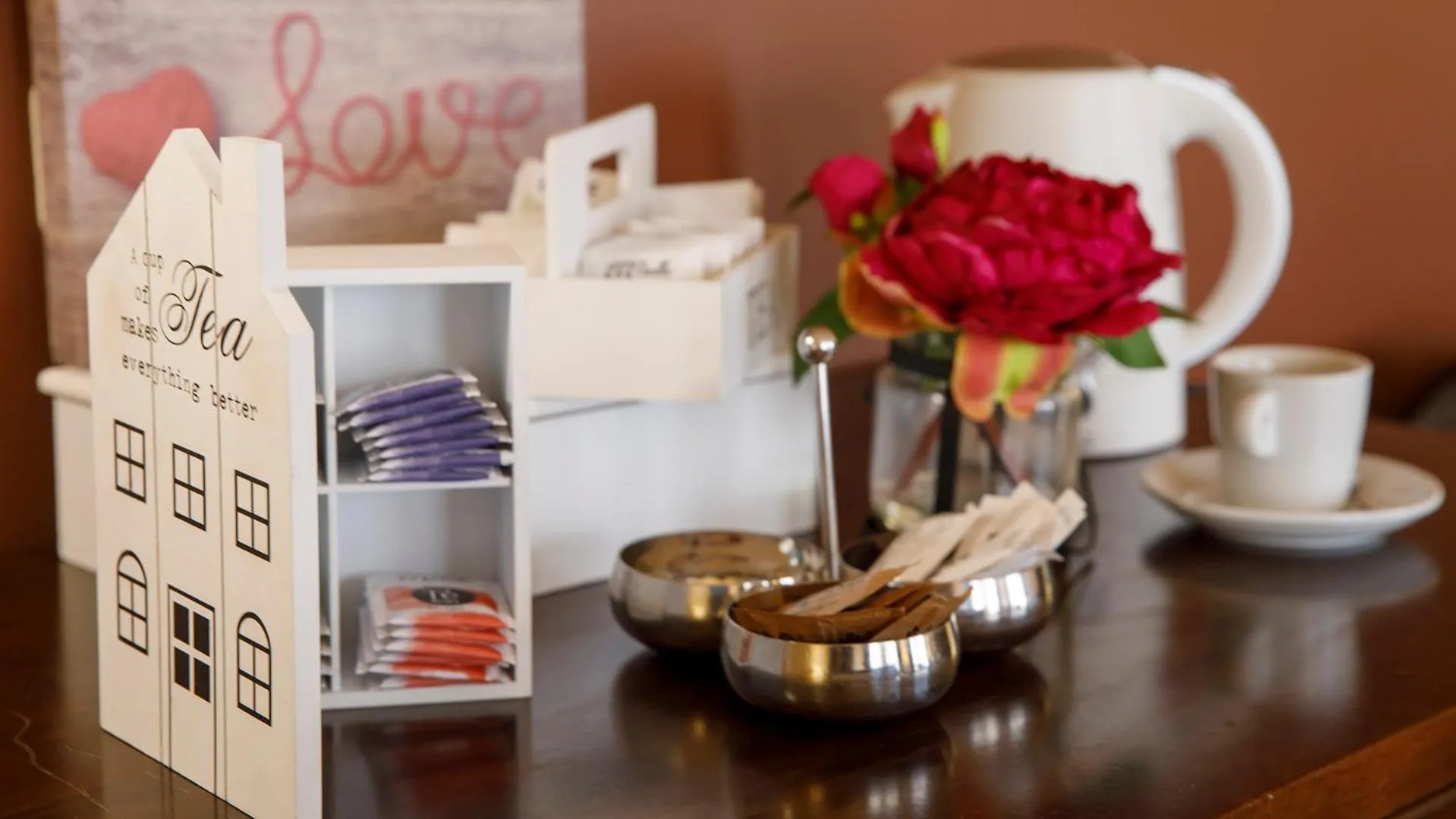 Coffee/tea facilities in Gran Hotel Ciudad de Barbastro