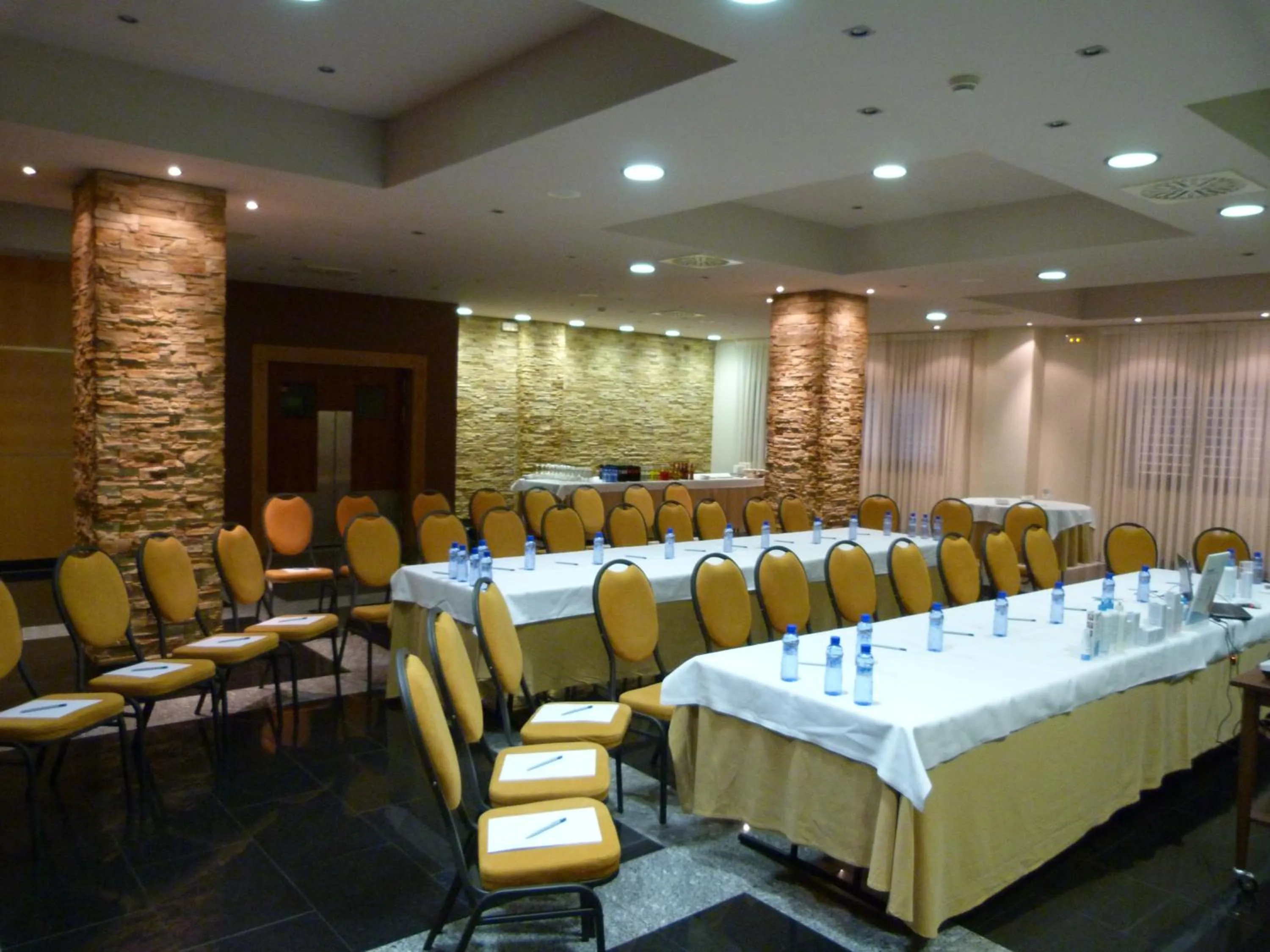 Business facilities in Gran Hotel Ciudad de Barbastro