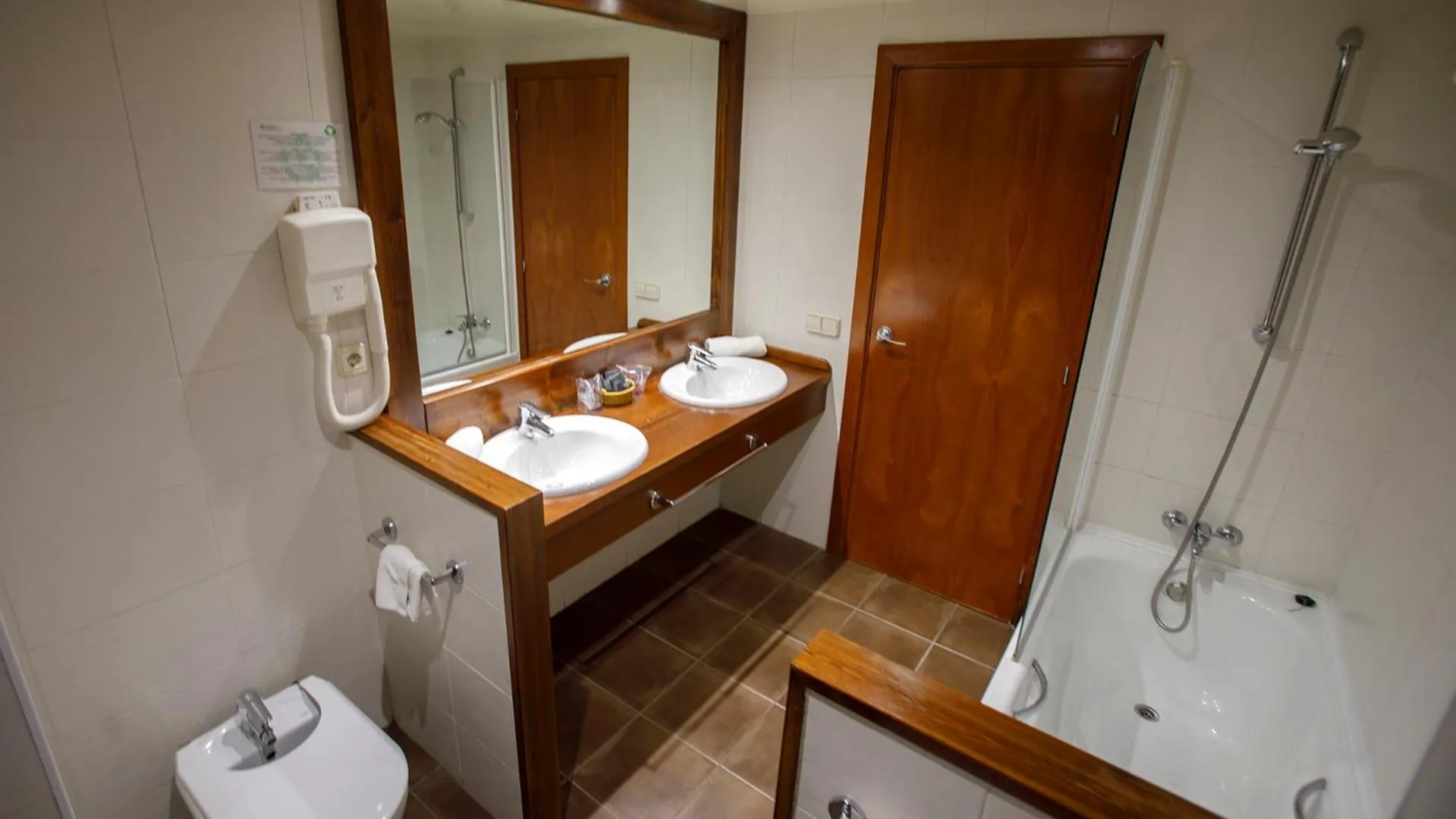 Bathroom in Gran Hotel Ciudad de Barbastro