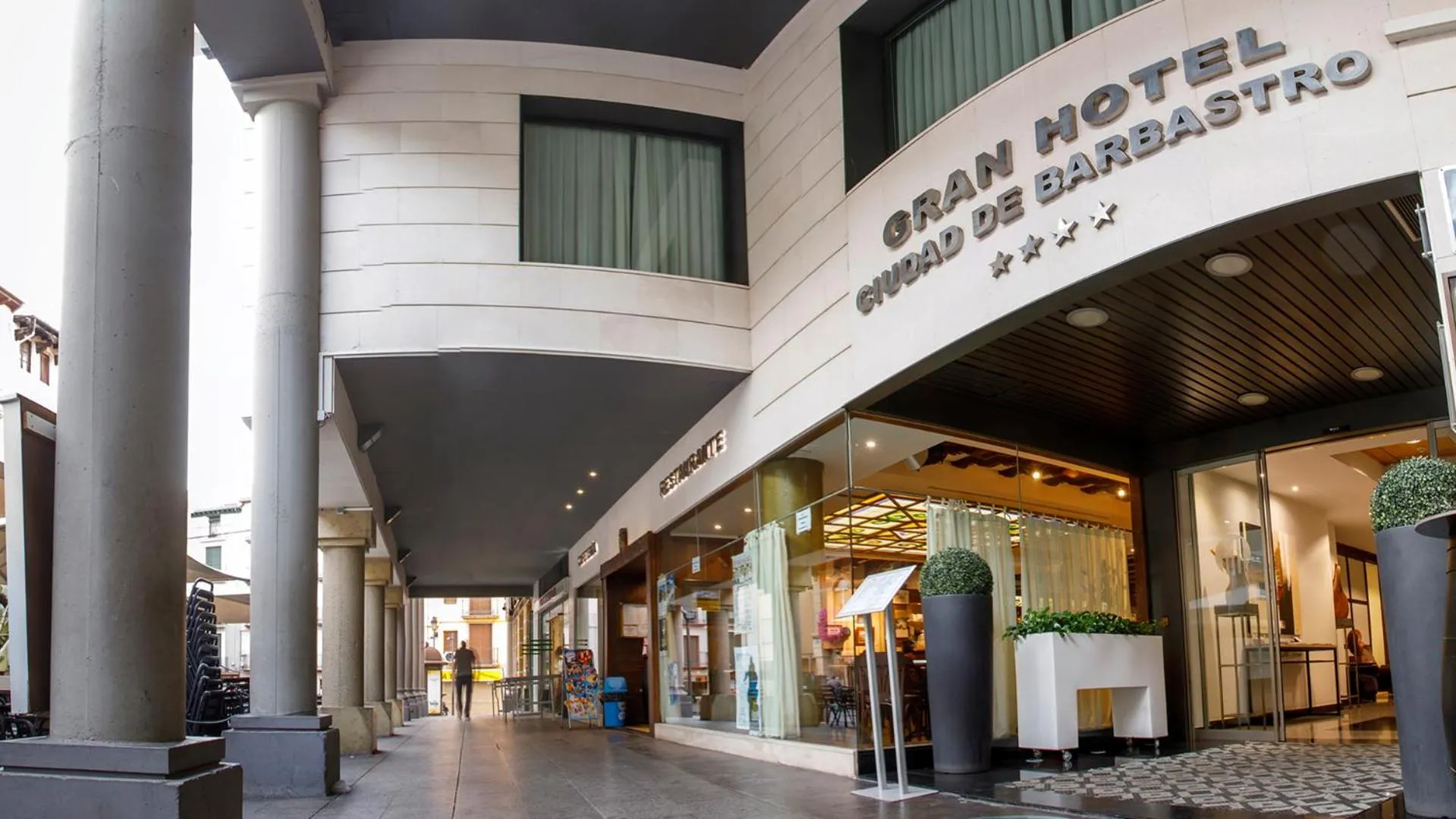 Facade/entrance in Gran Hotel Ciudad de Barbastro