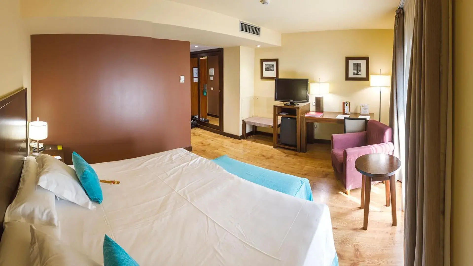 Standard Double or Twin Room in Gran Hotel Ciudad de Barbastro Standard Double or Twin Room in Gran Hotel Ciudad de Barbastro