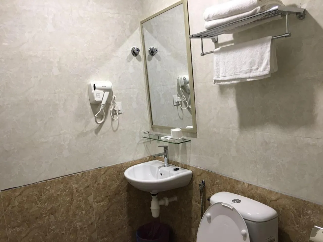 Toilet in Global Inn Hotel