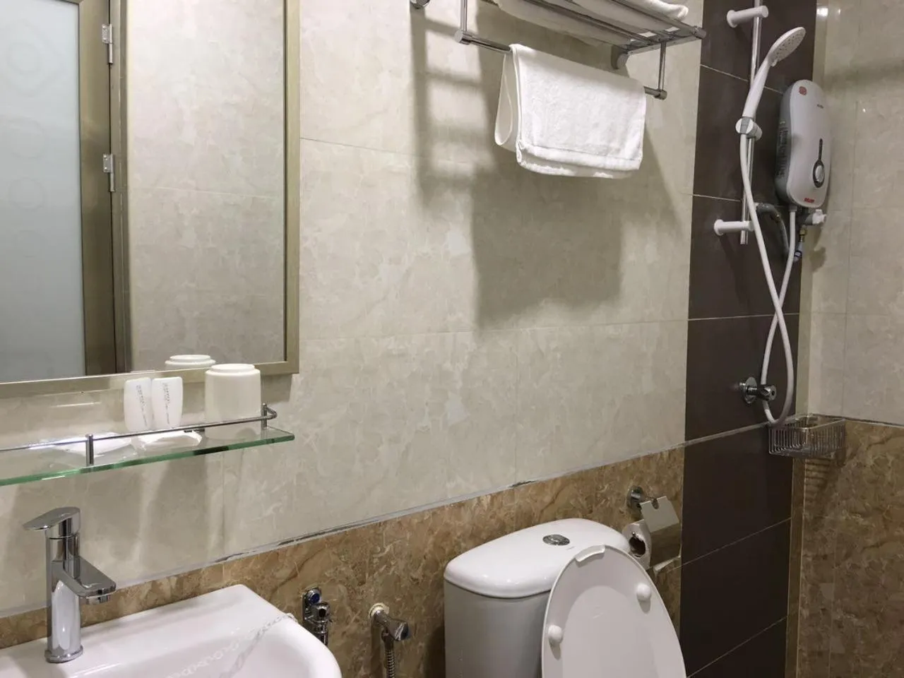 Toilet in Global Inn Hotel