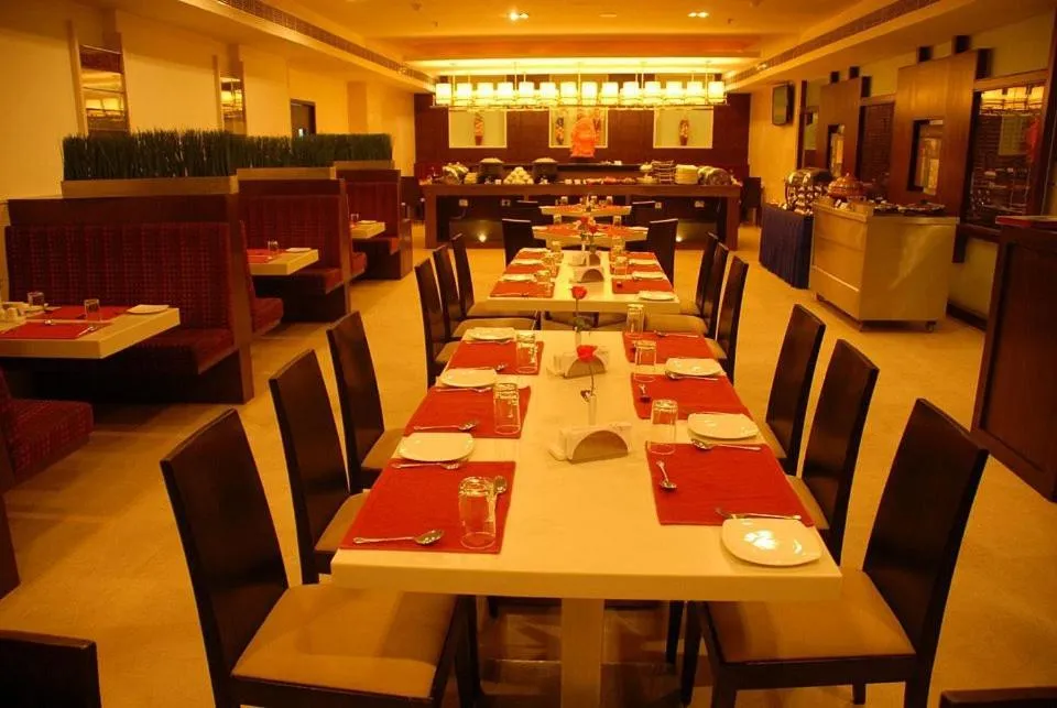 Restaurant/places to eat in Royal Park Kakinada