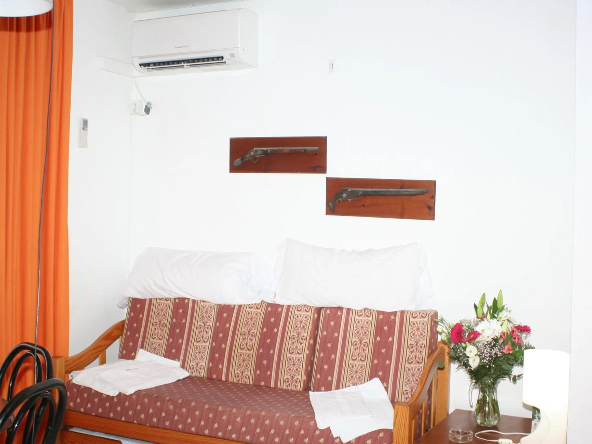 Day, Bed in Apartamentos del Rey