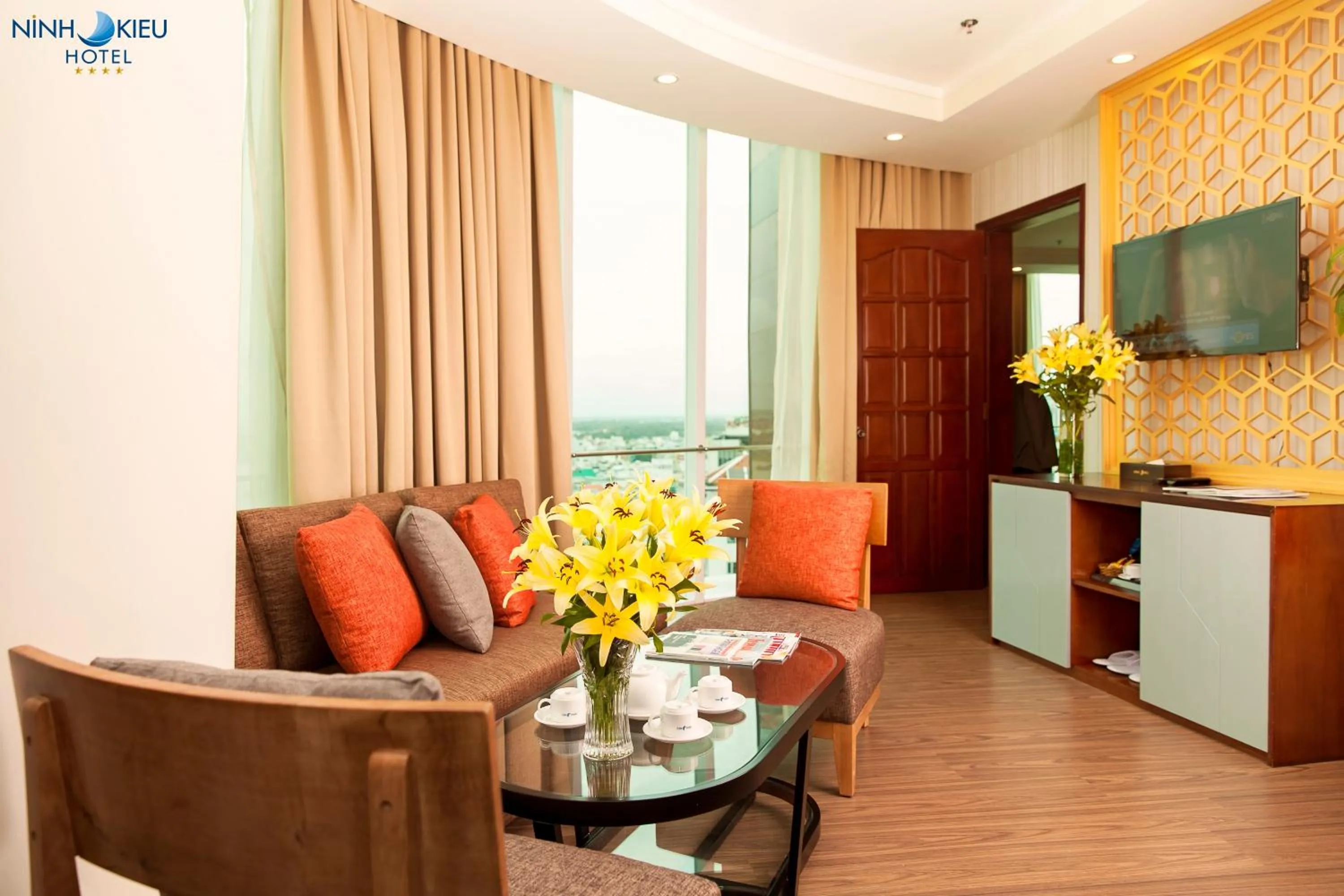 Living room in Ninh Kieu Riverside Hotel
