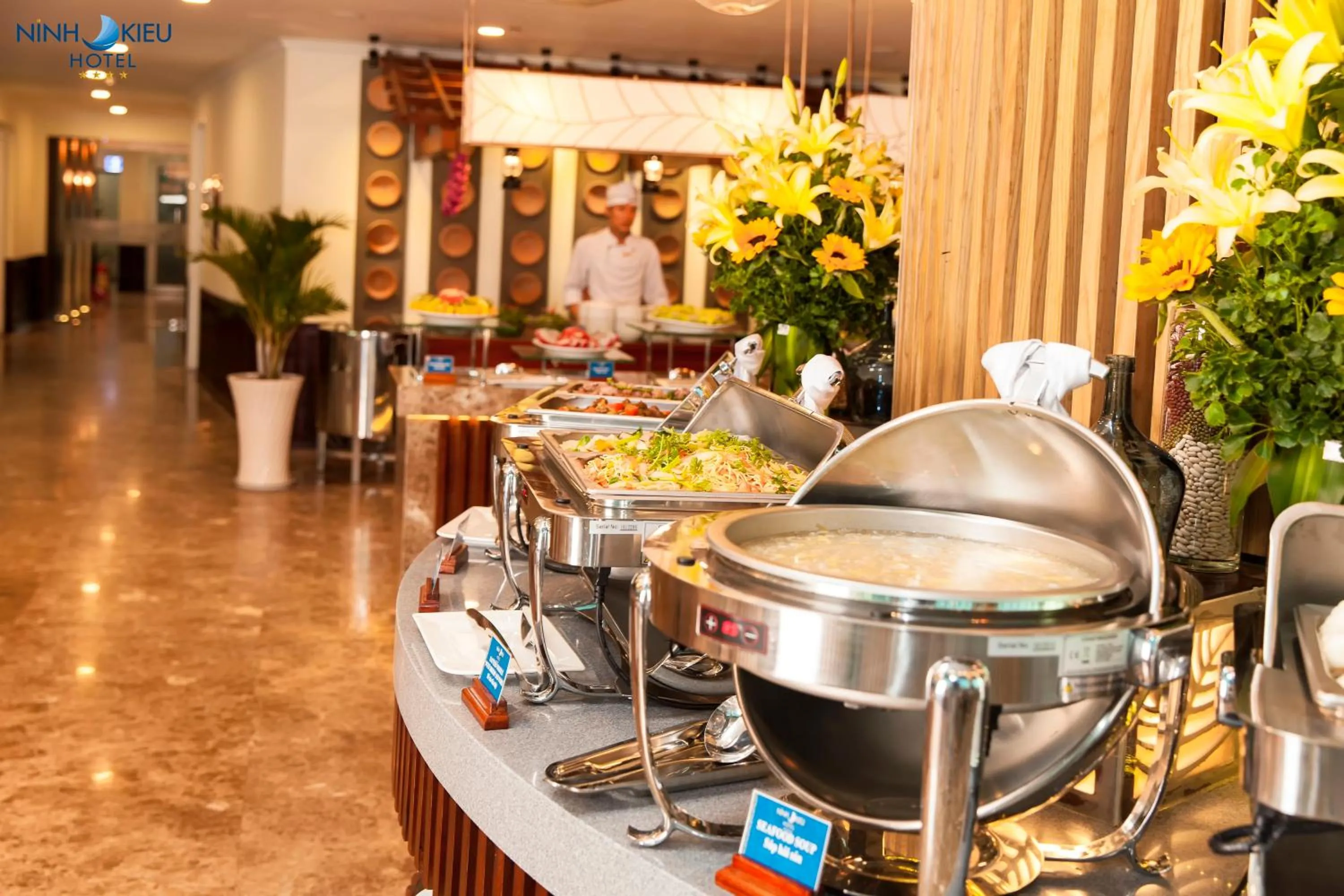 Restaurant/places to eat in Ninh Kieu Riverside Hotel