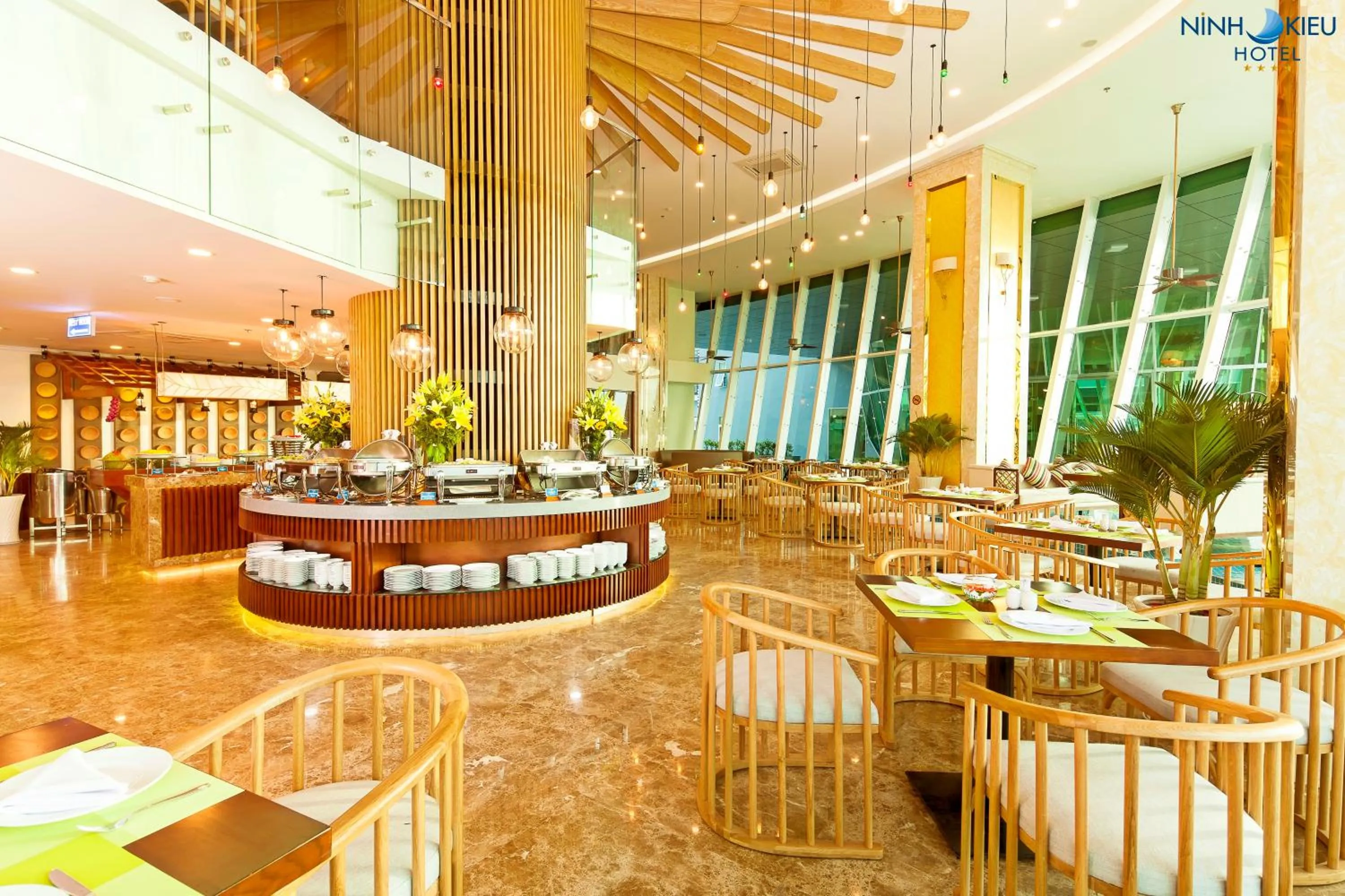 Restaurant/places to eat in Ninh Kieu Riverside Hotel