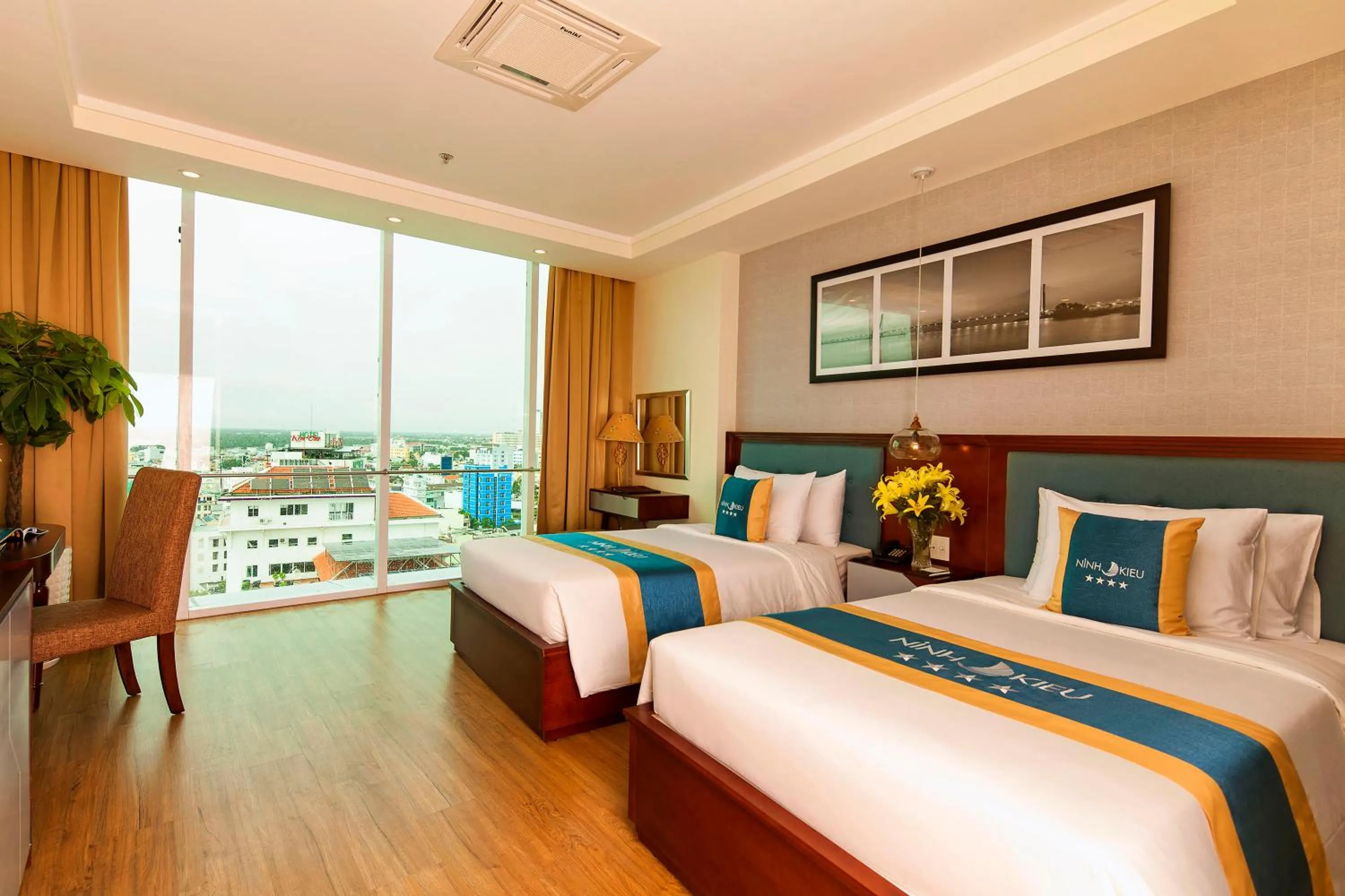 City view, Bed in Ninh Kieu Riverside Hotel