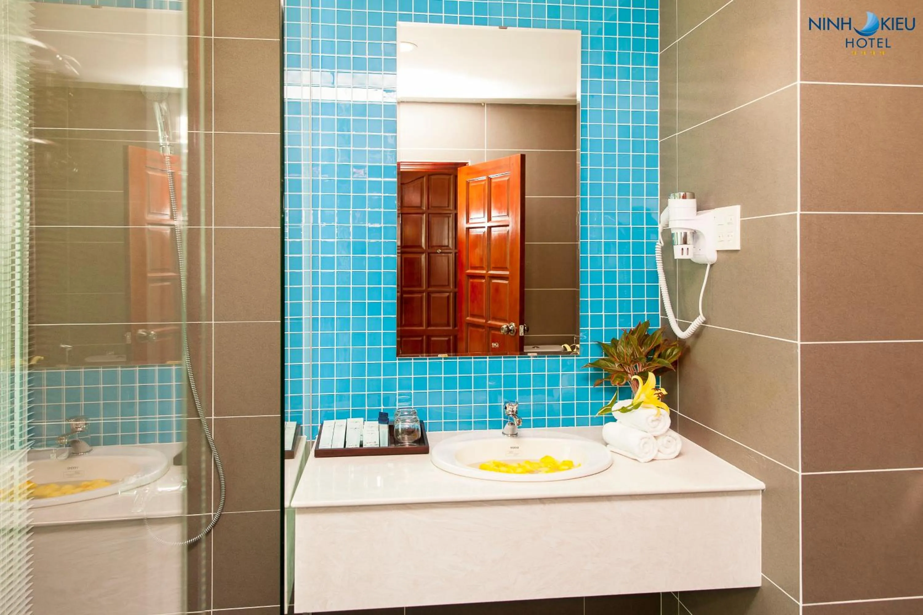 Bathroom in Ninh Kieu Riverside Hotel