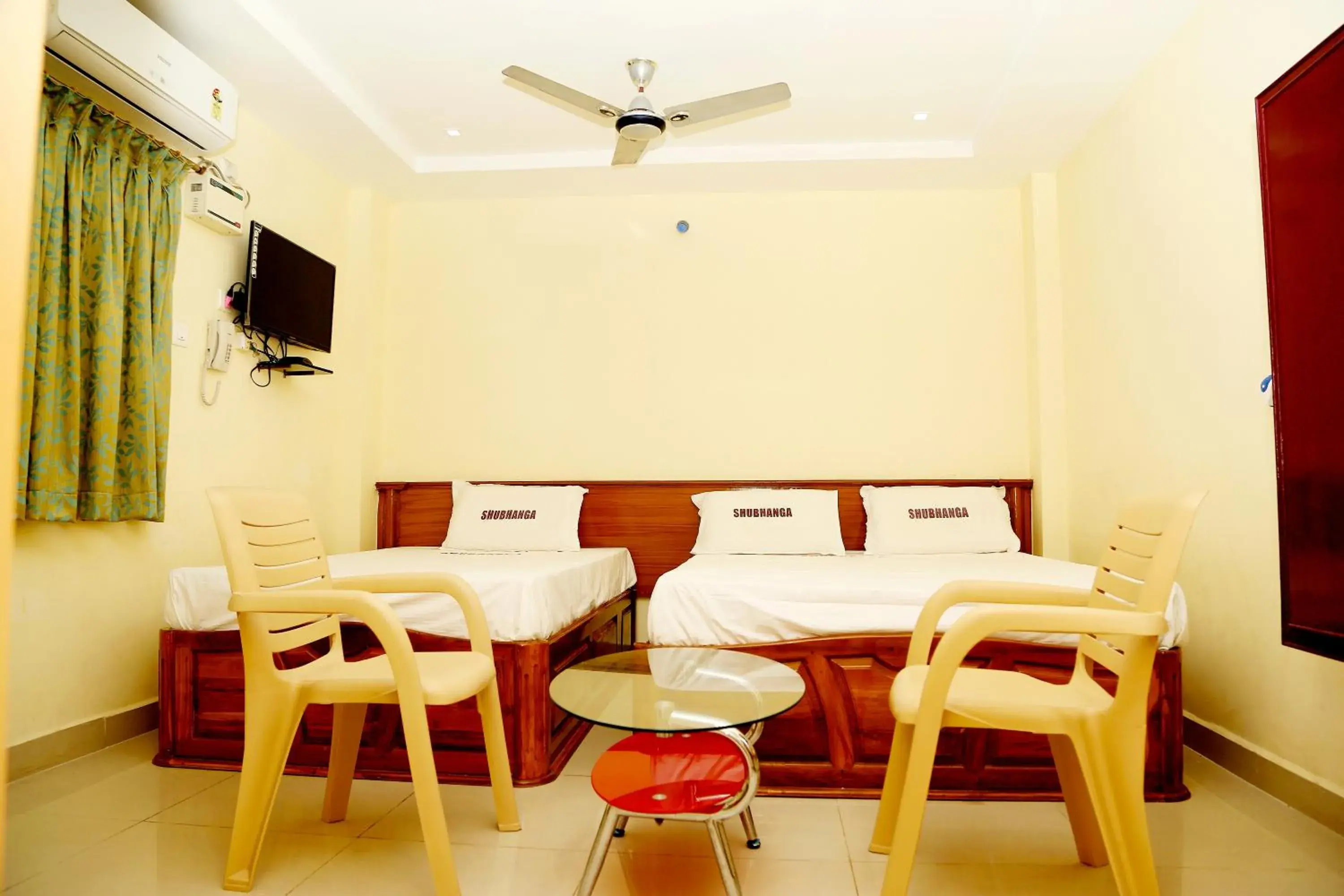 Double Room with Balcony in Shubhanga Residency Double Room with Balcony in Shubhanga Residency