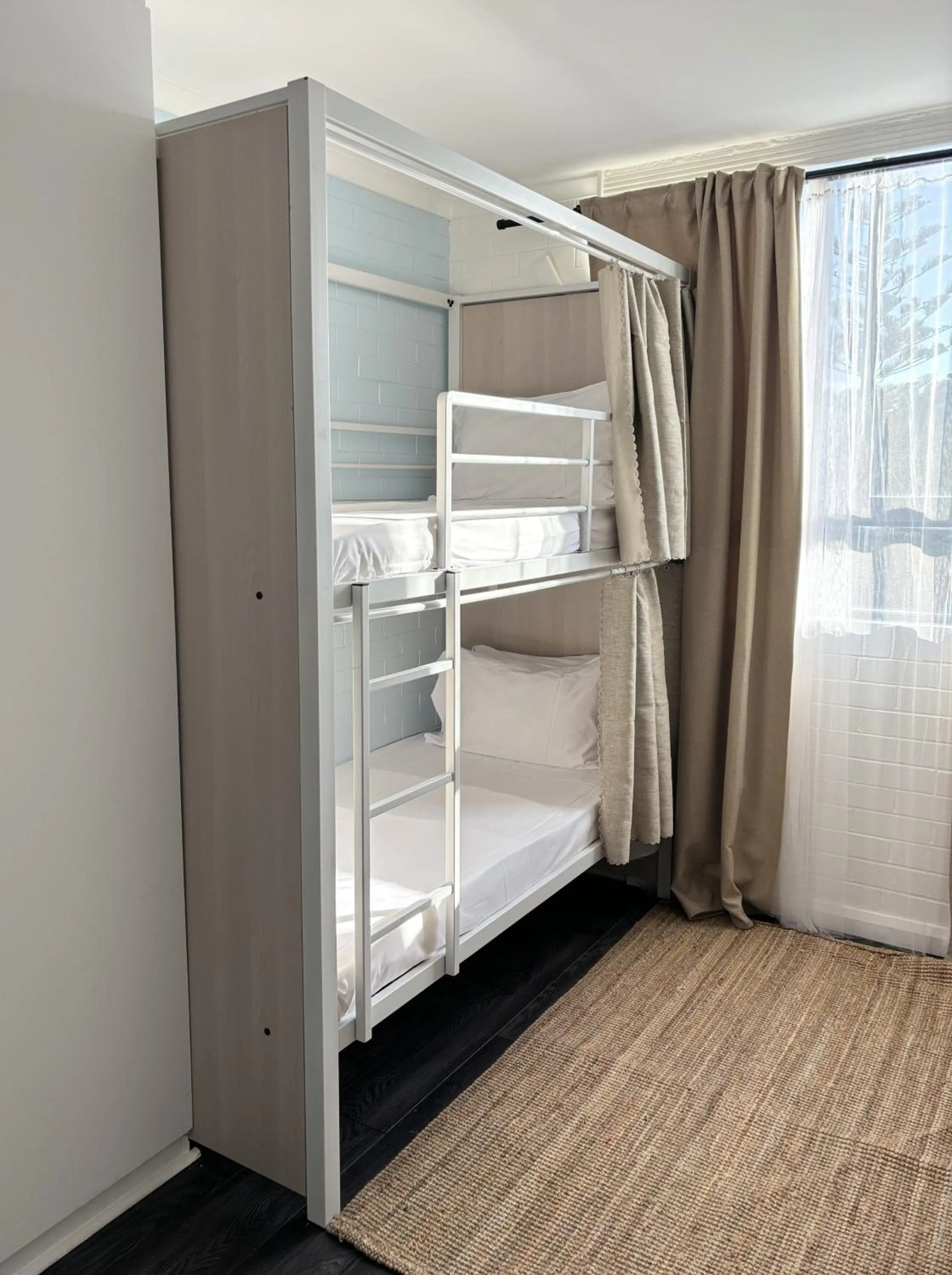 bunk bed, Bed in Little Coogee Hotel