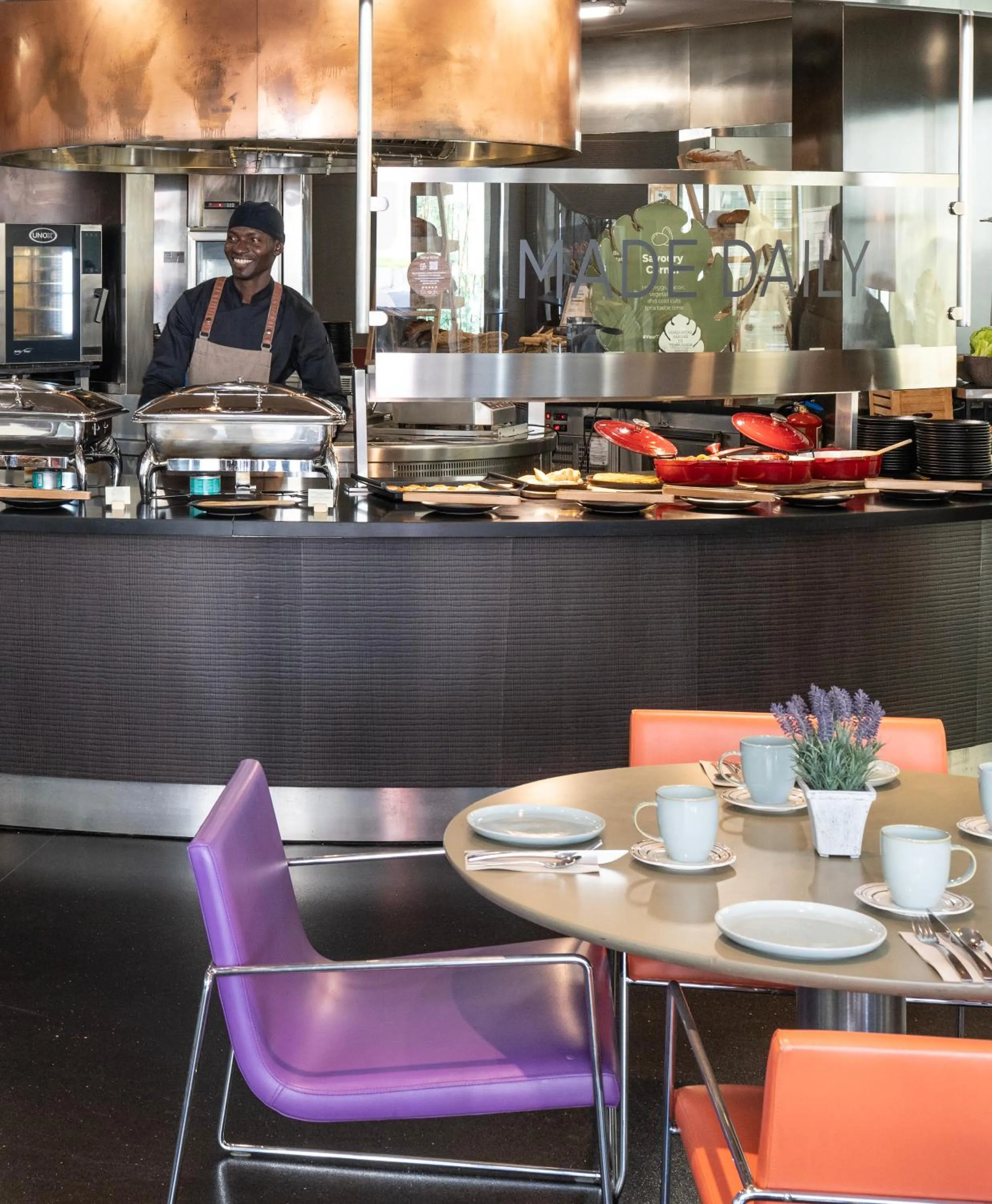 Restaurant/places to eat in Novotel Barcelona City