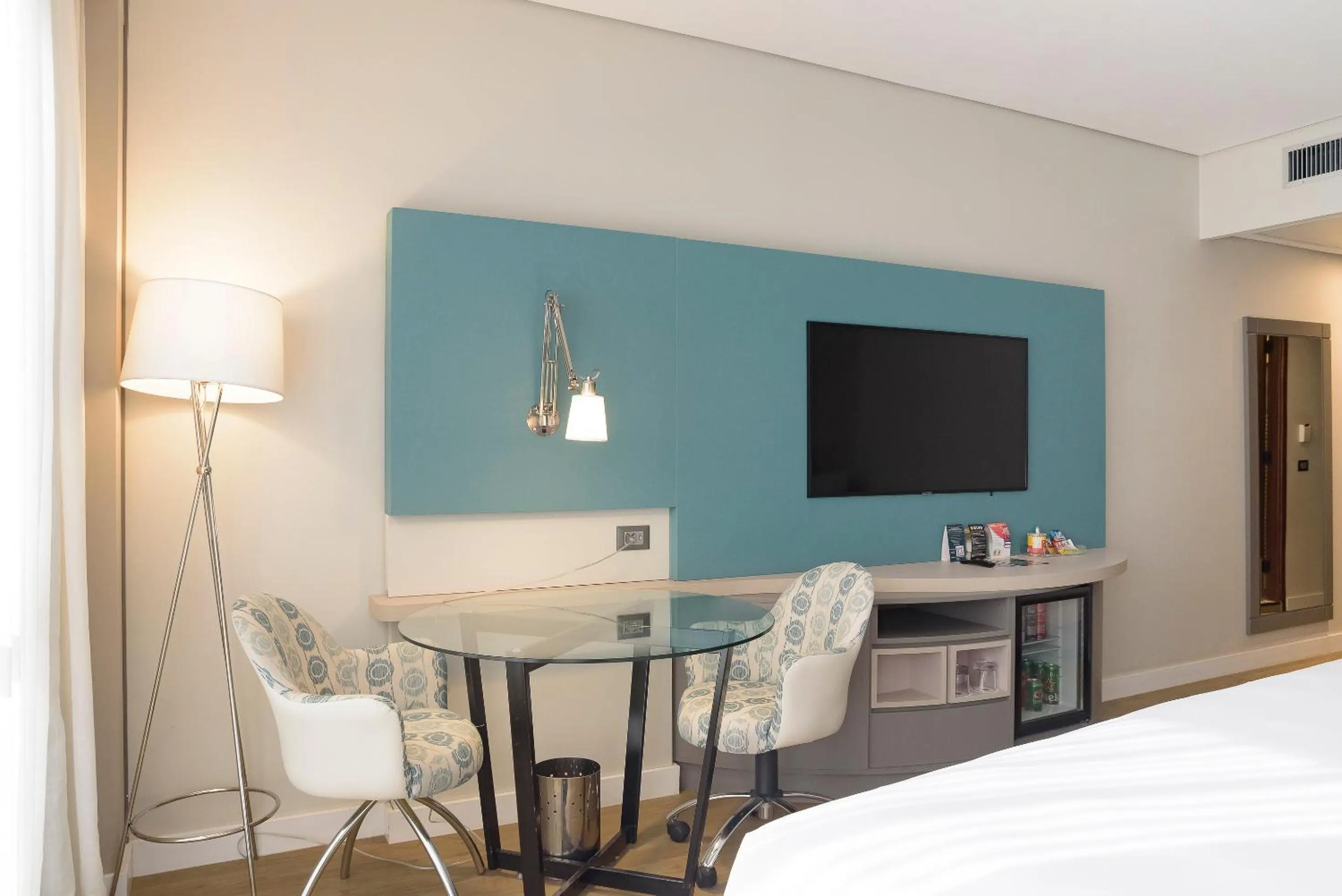 TV and multimedia, Bed in Royal Tulip Brasília Alvorada