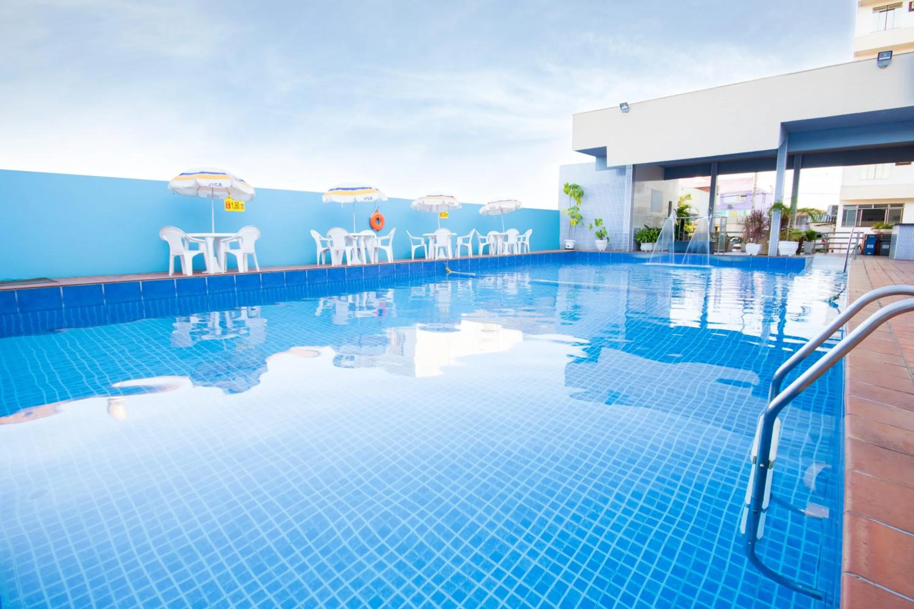 Swimming pool in Hotel Dan Inn Express Foz do Iguaçu By Nacional Inn