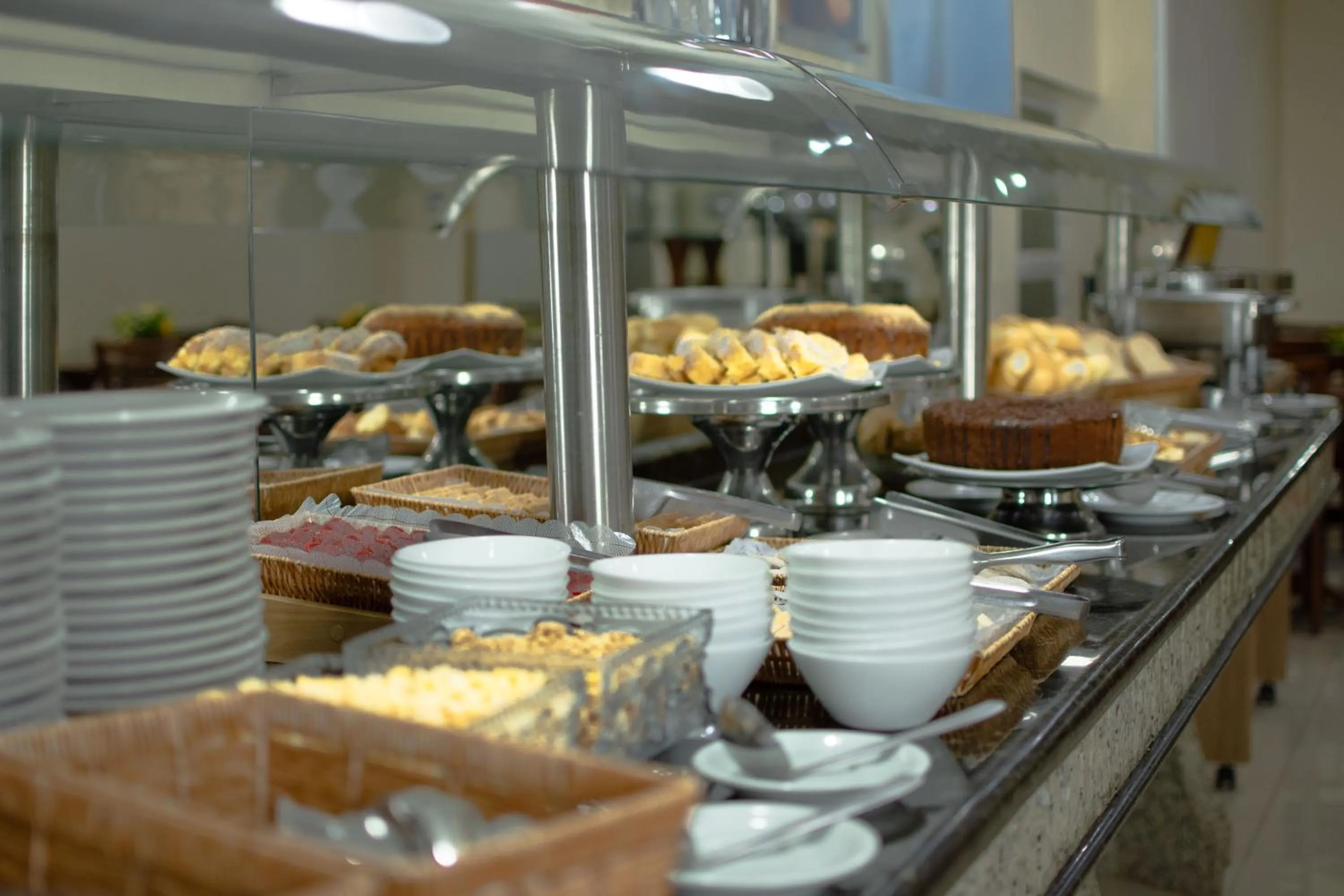 Buffet breakfast in Hotel Dan Inn Express Foz do Iguaçu By Nacional Inn