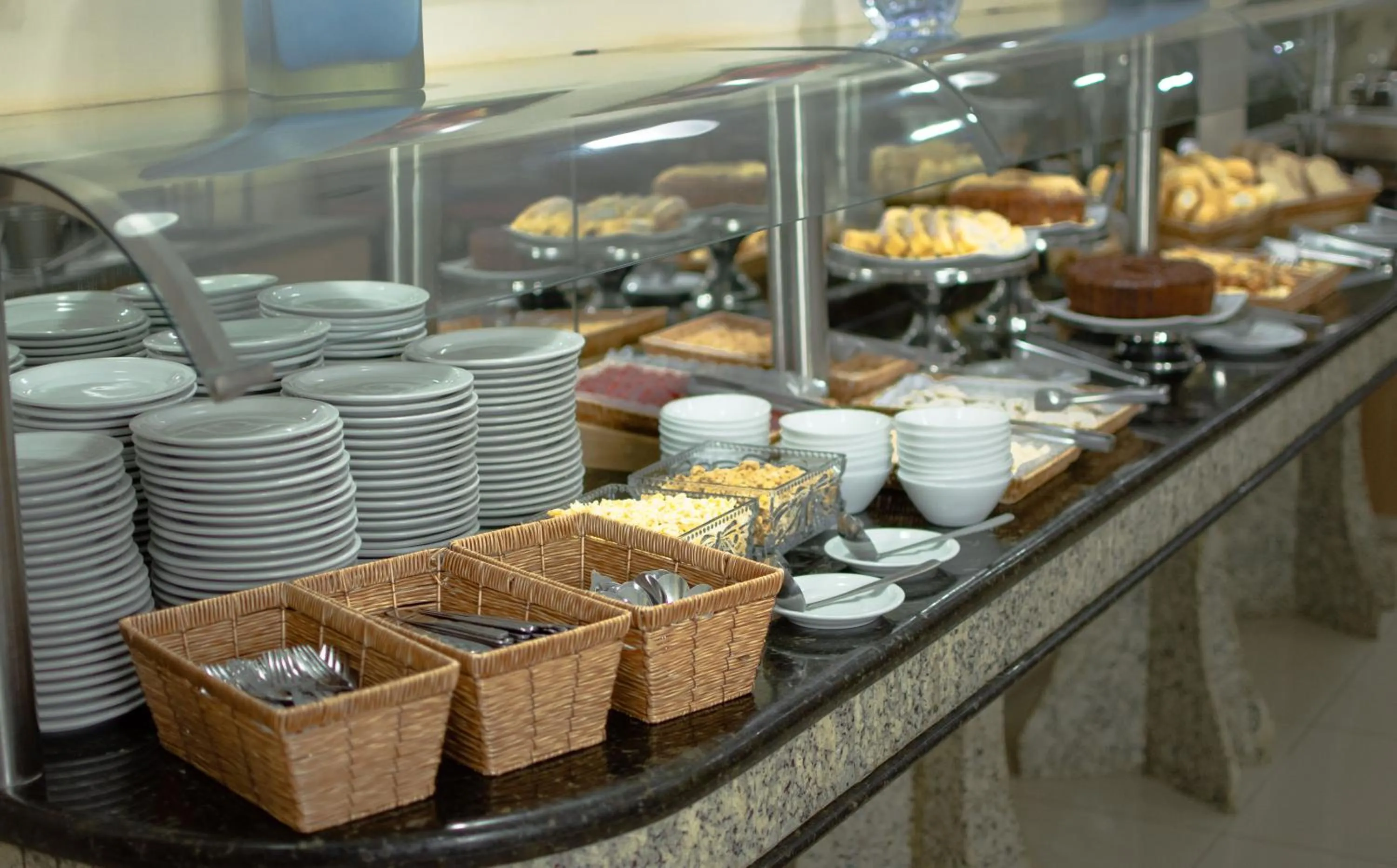 Buffet breakfast in Hotel Dan Inn Express Foz do Iguaçu By Nacional Inn