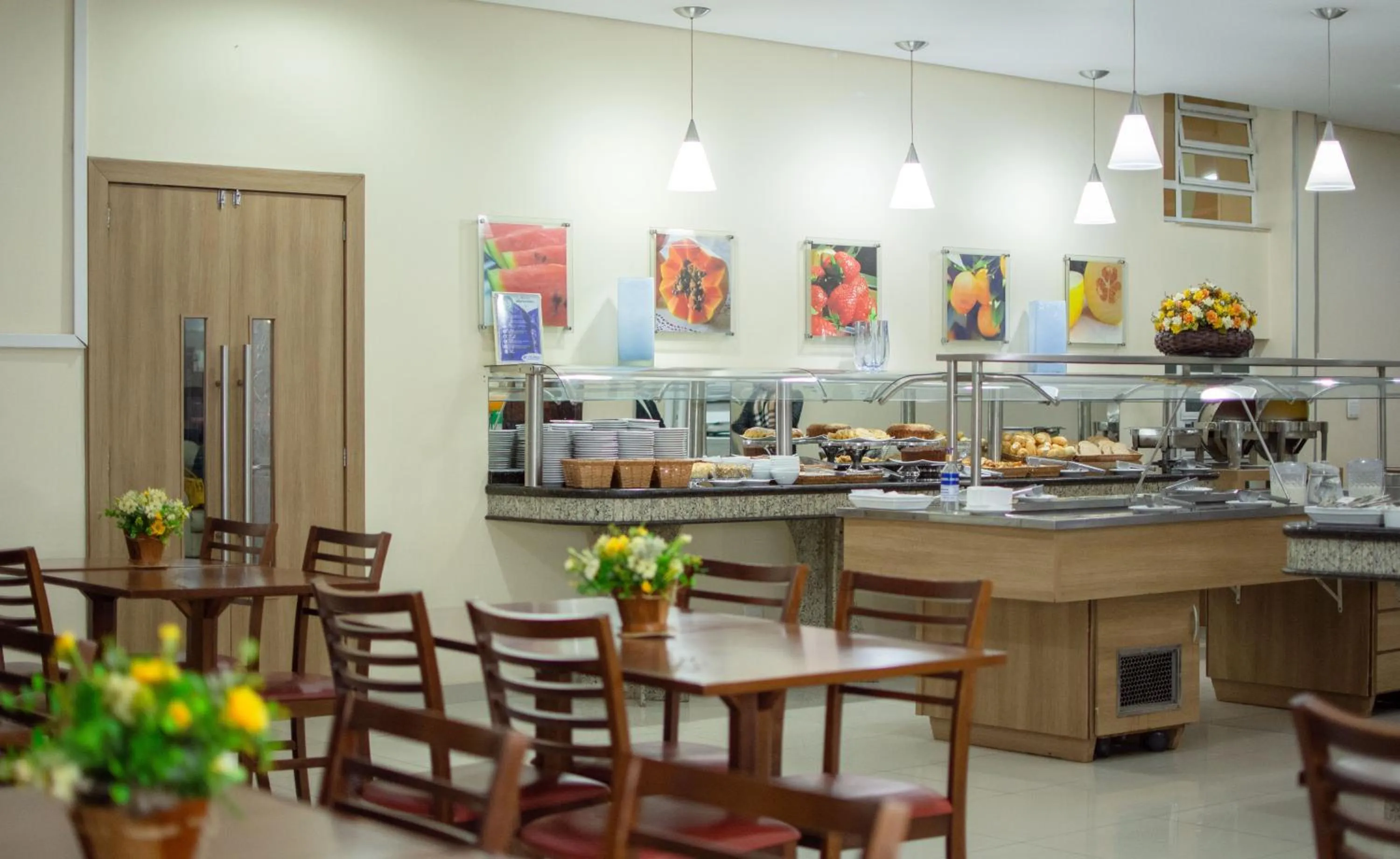 Restaurant/places to eat in Hotel Dan Inn Express Foz do Iguaçu By Nacional Inn